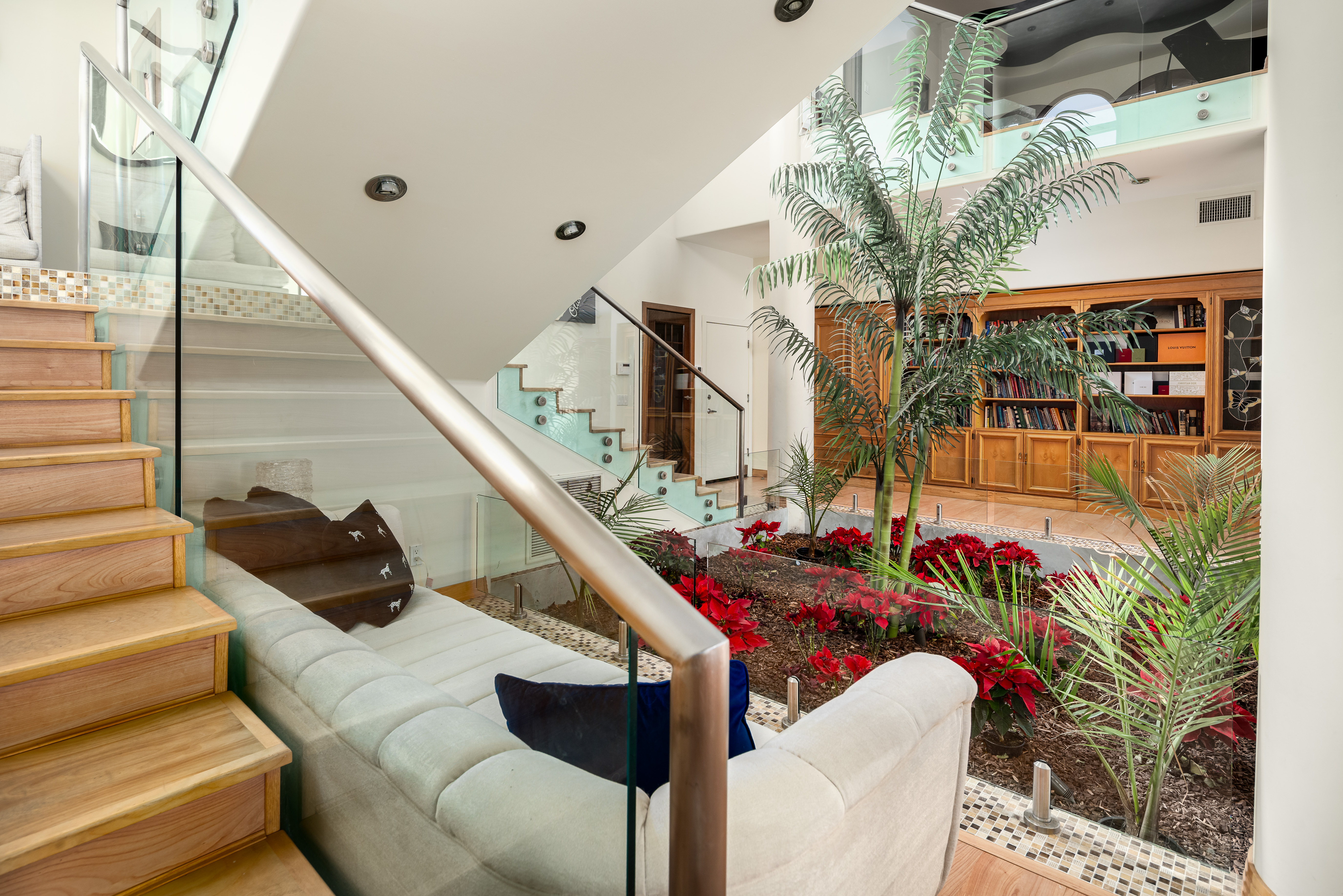 5848 Meadows Del Mar 