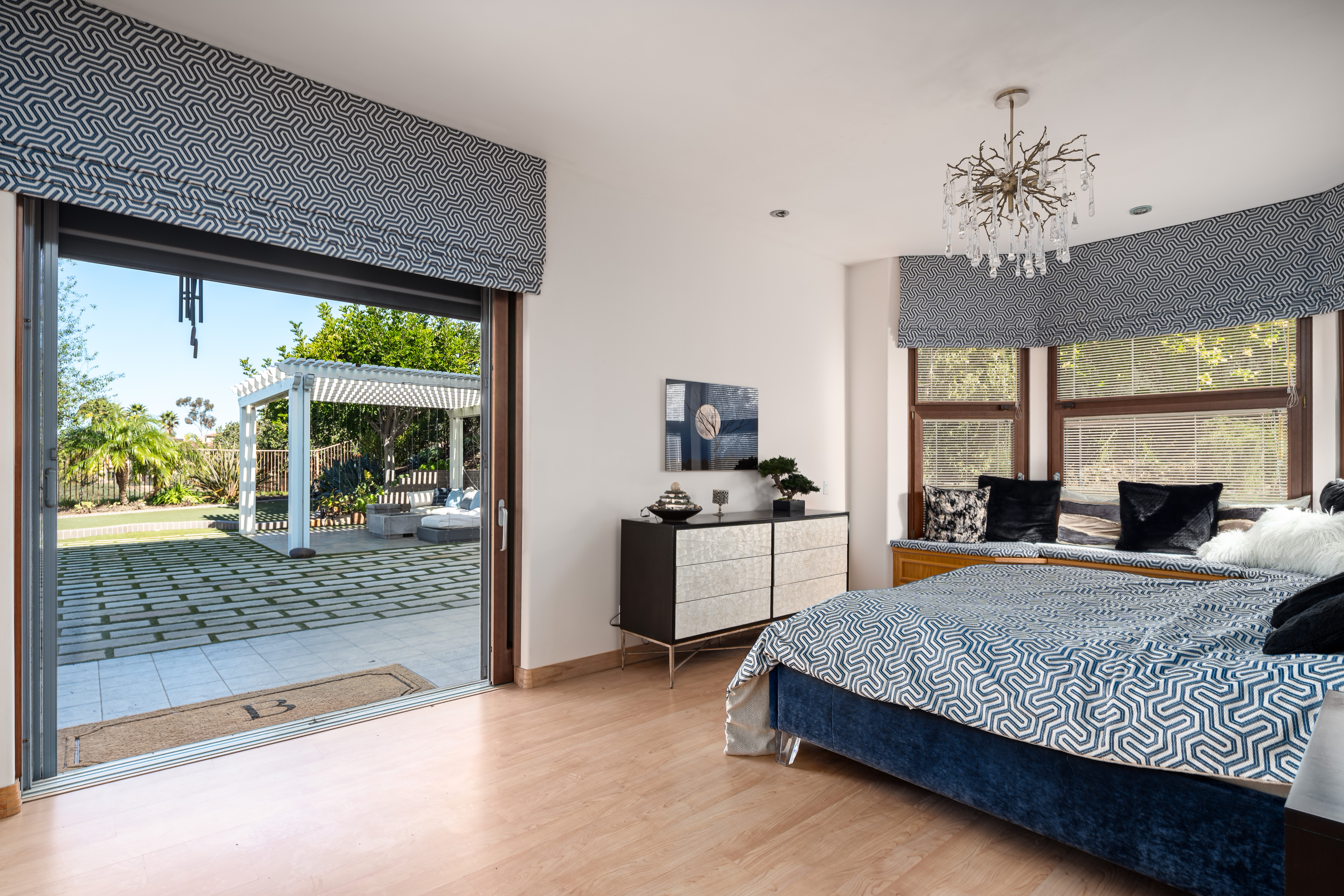 5848 Meadows Del Mar 
