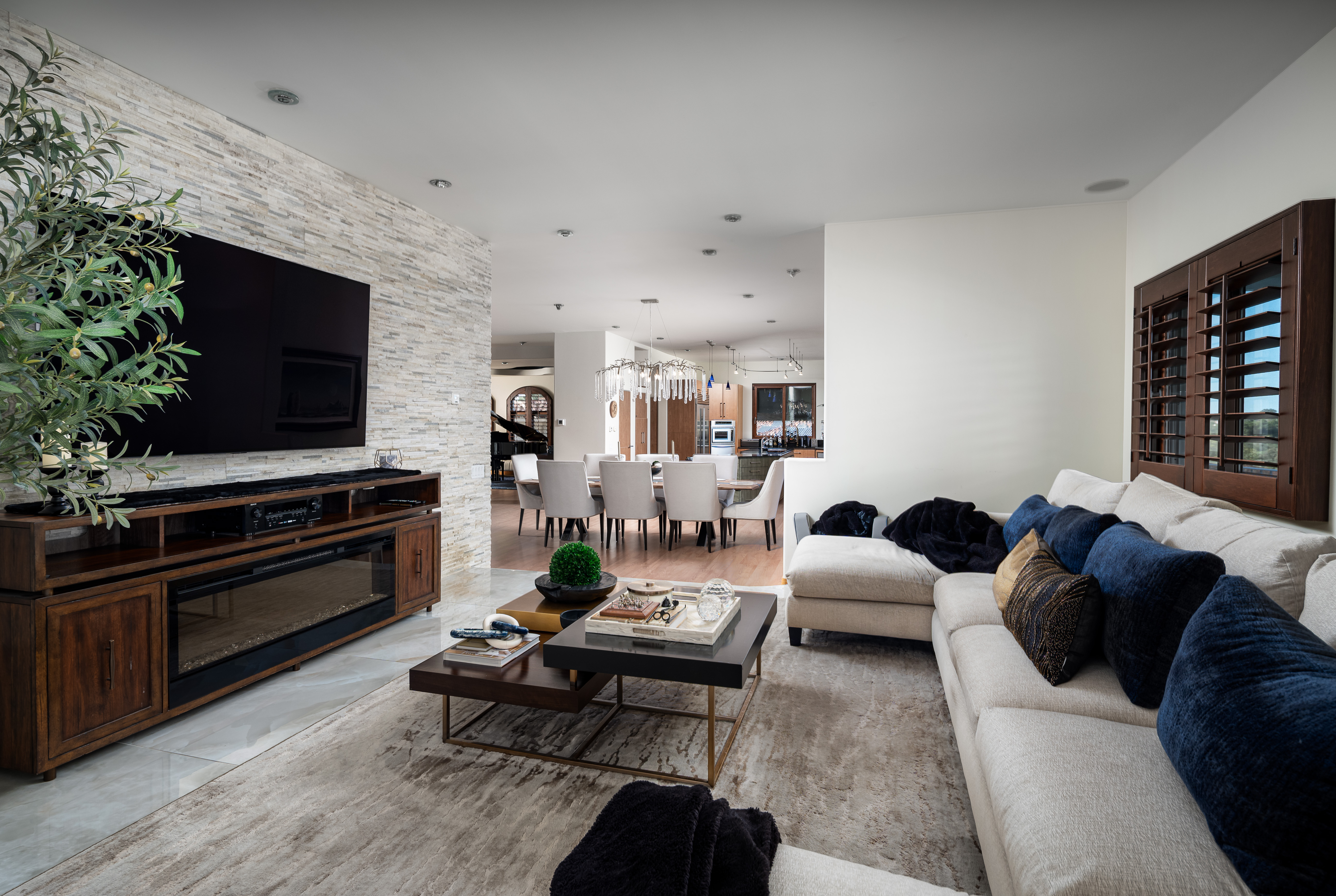 5848 Meadows Del Mar 