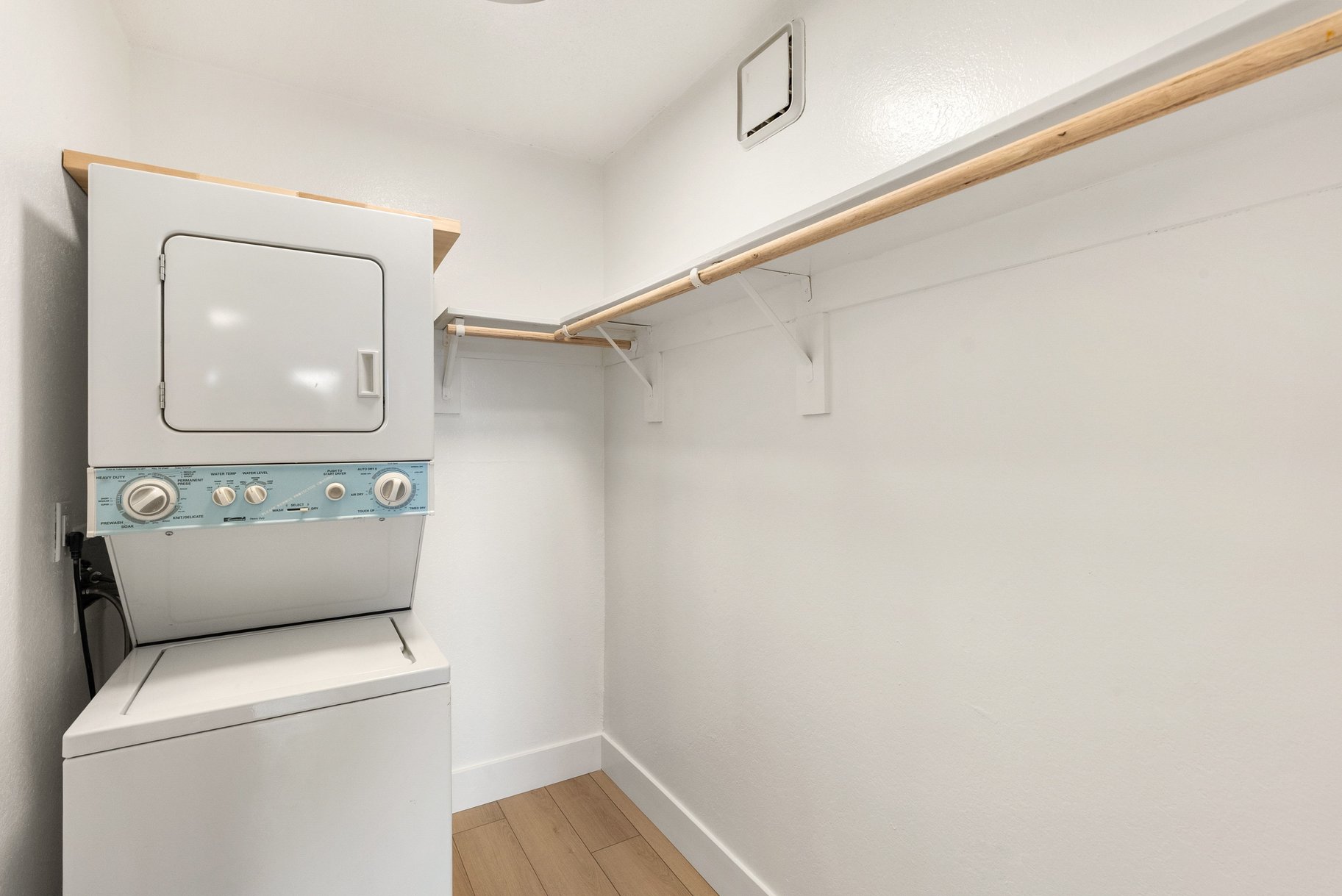 3935 Clear Acre Ln #211