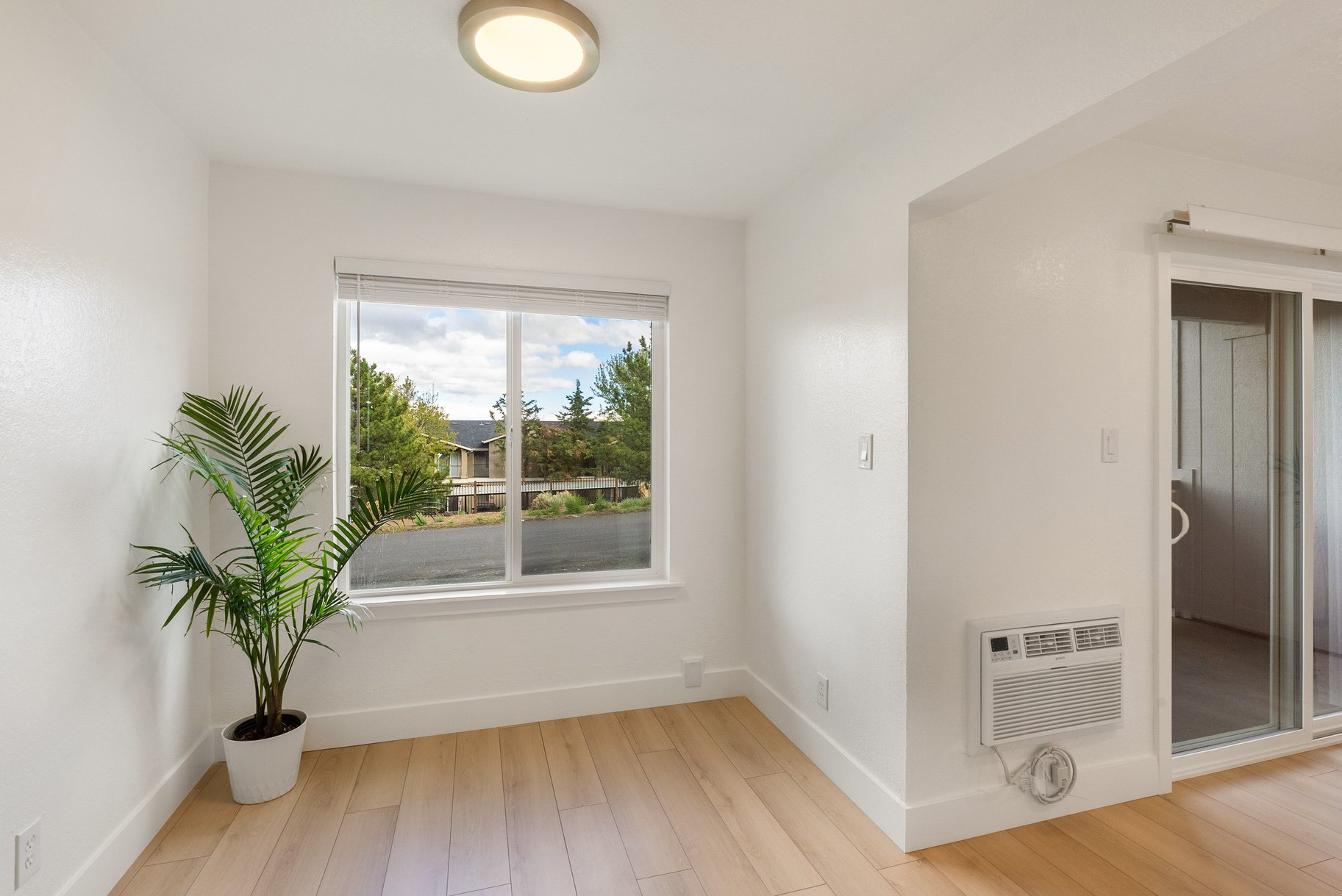 3935 Clear Acre Ln #211