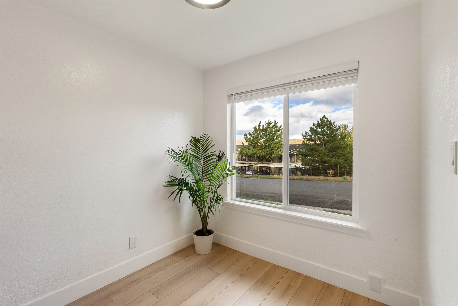 3935 Clear Acre Ln #211