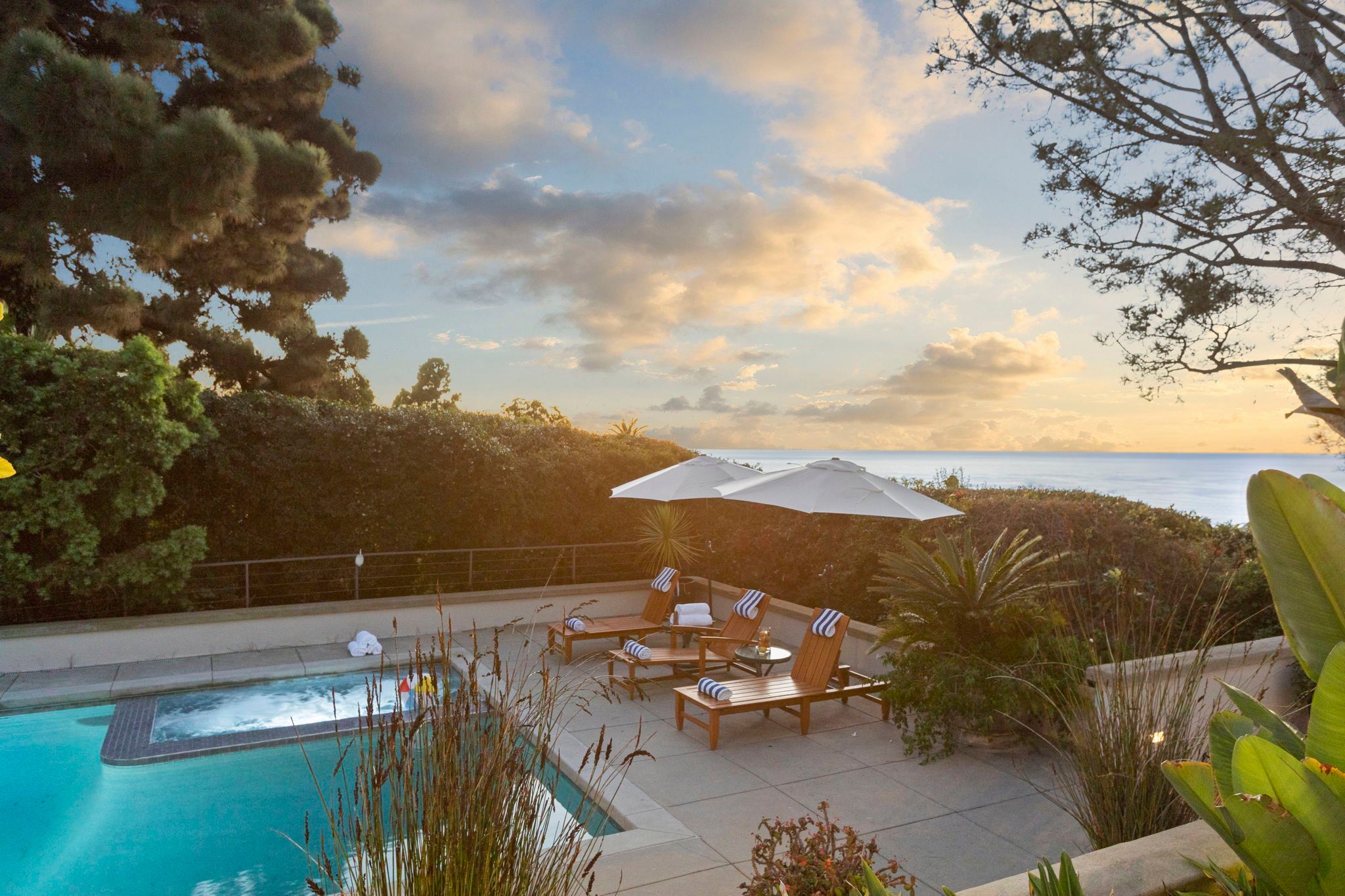 1515 El Camino Del Teatro 