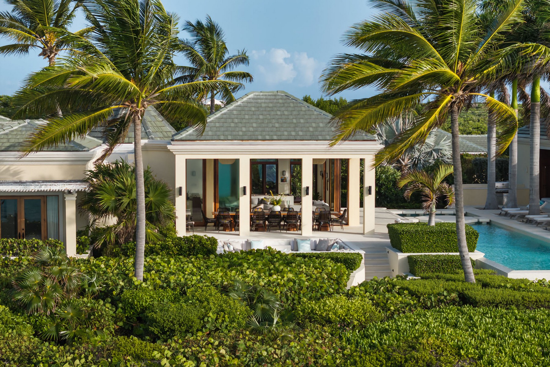 La Dolce Vita Beachfront Estate