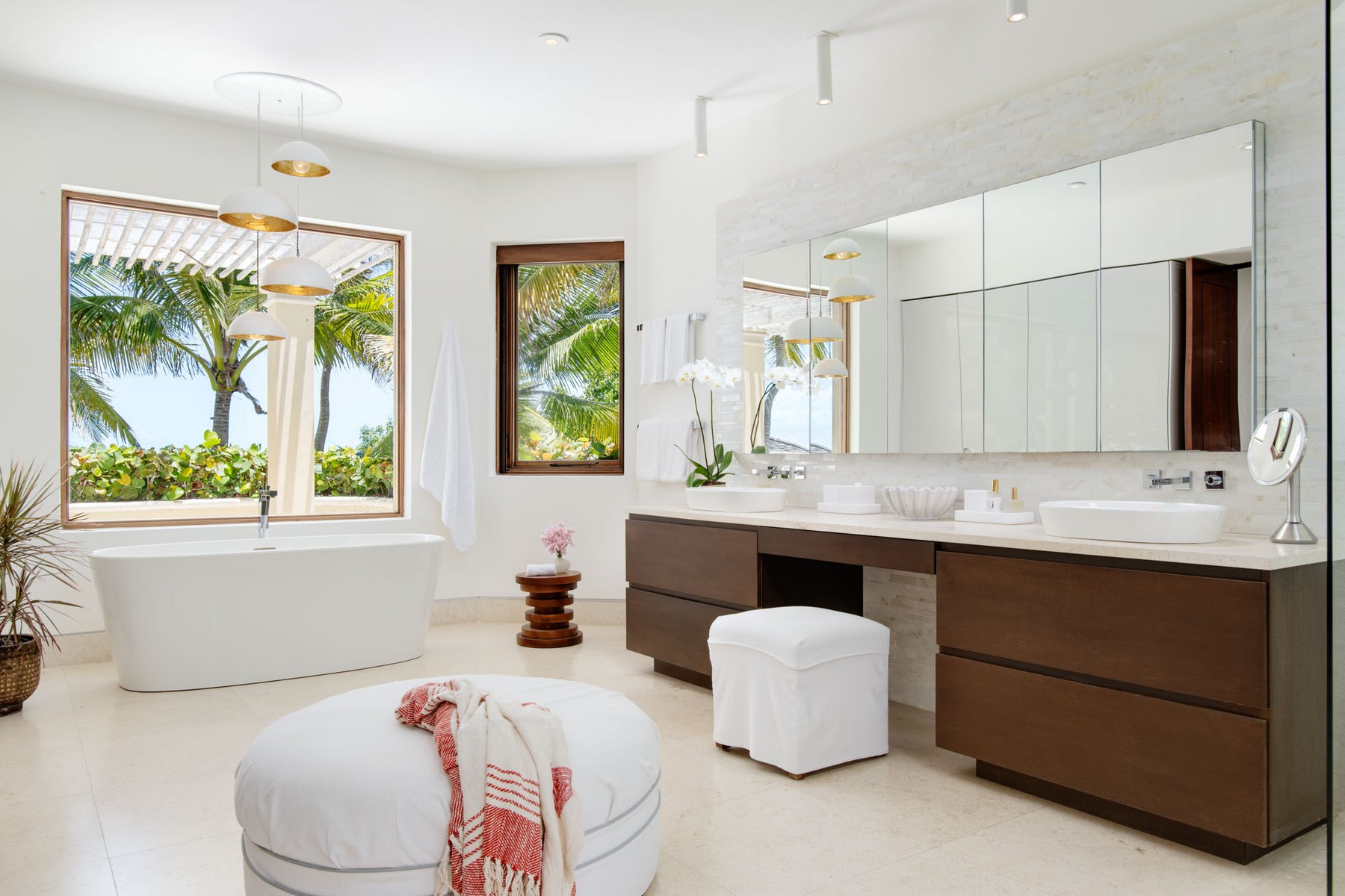 La Dolce Vita Beachfront Estate