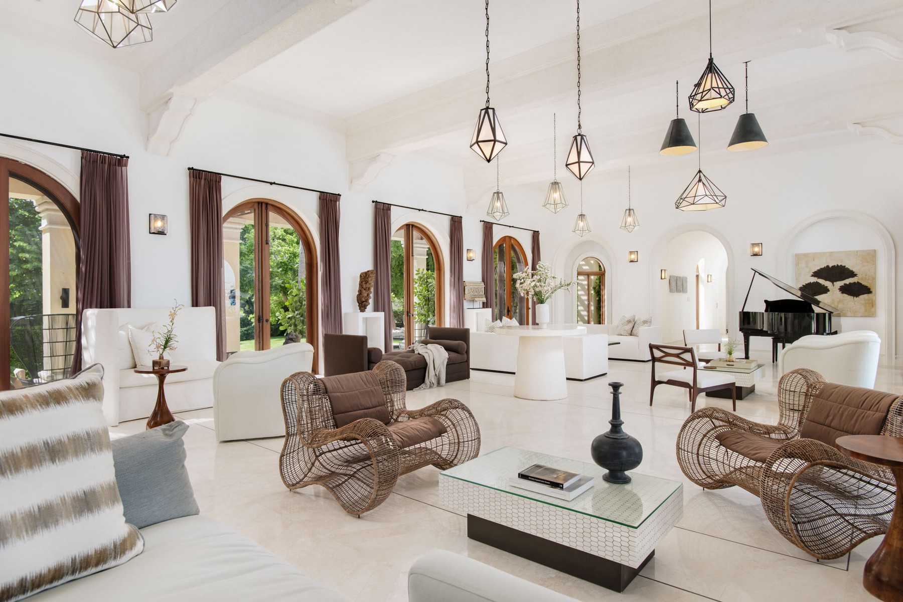 La Dolce Vita Beachfront Estate