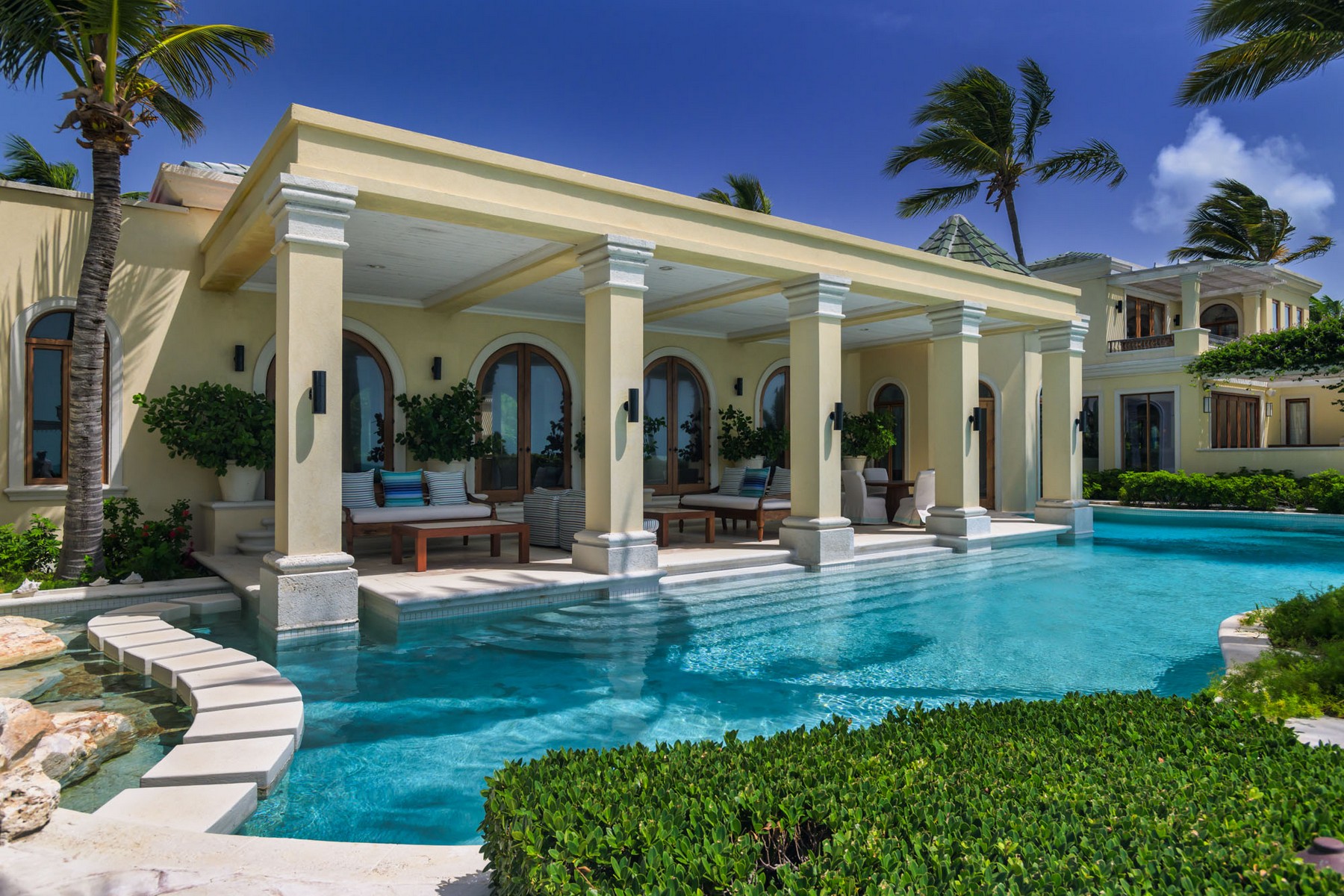 La Dolce Vita Beachfront Estate