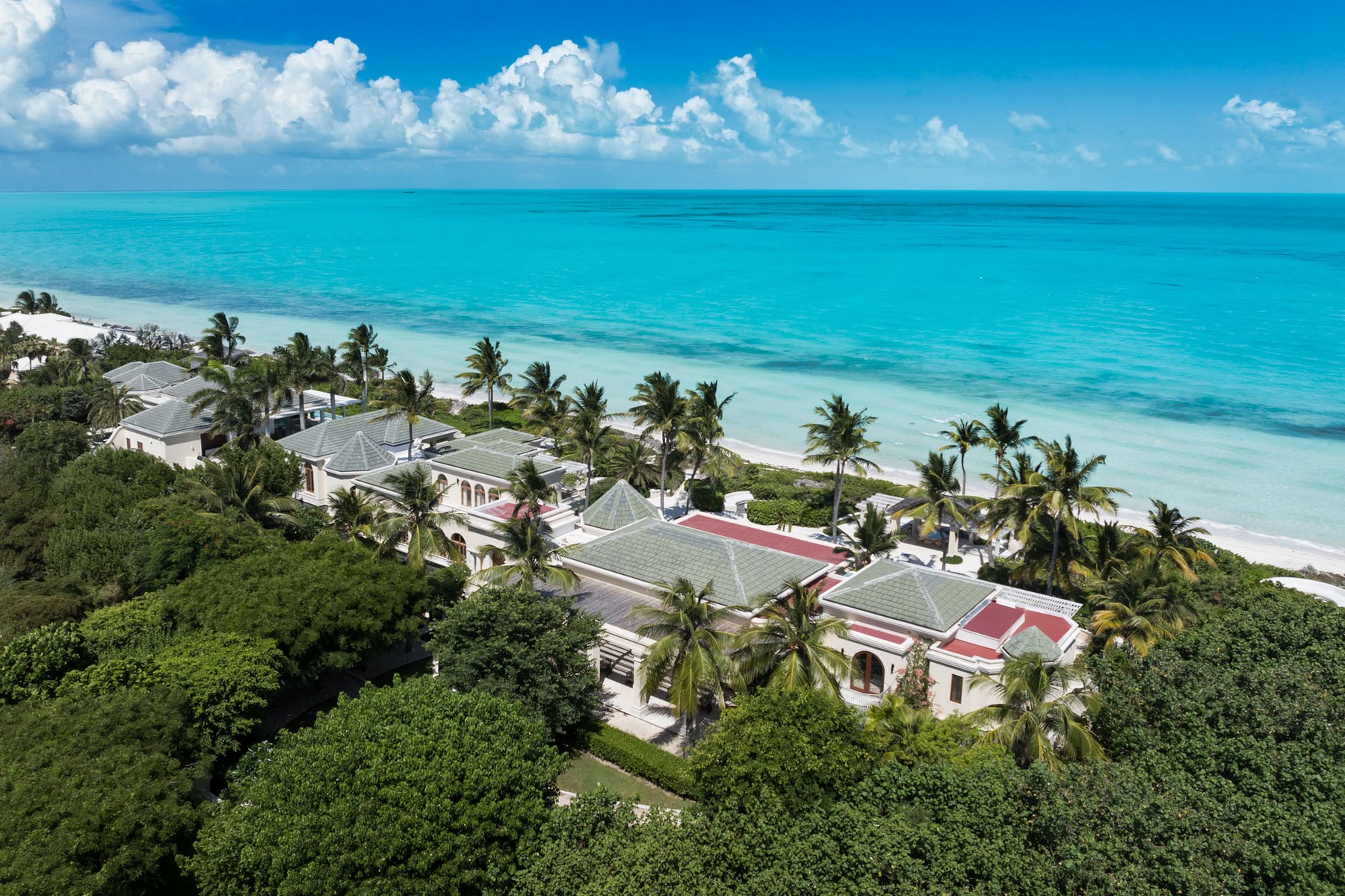 La Dolce Vita Beachfront Estate