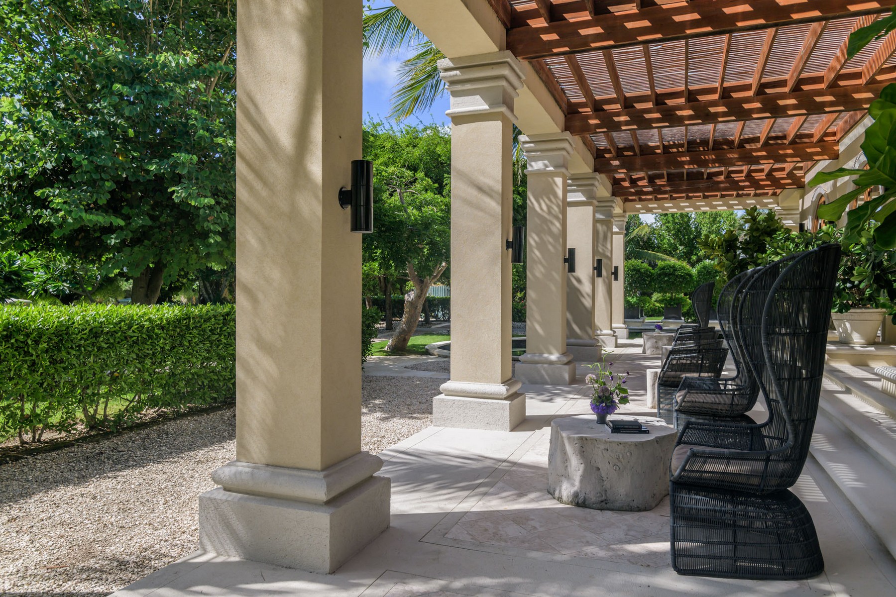 La Dolce Vita Beachfront Estate