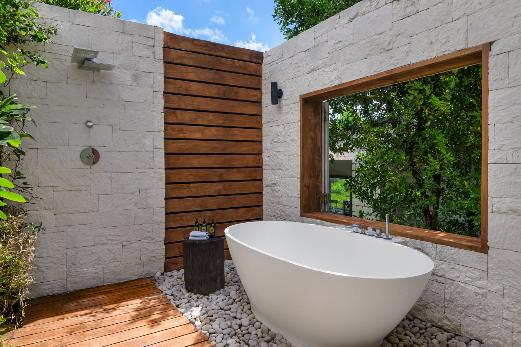 La Dolce Vita Beachfront Estate