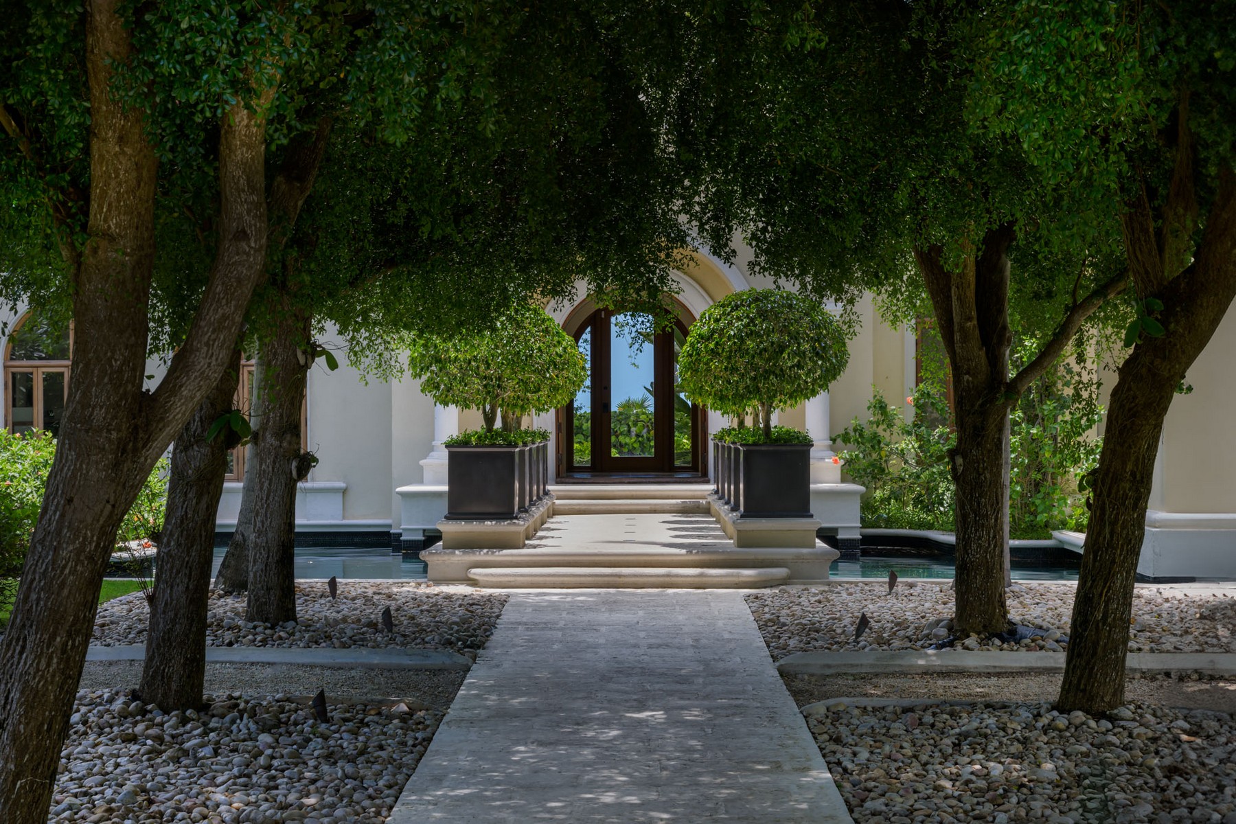 La Dolce Vita Beachfront Estate