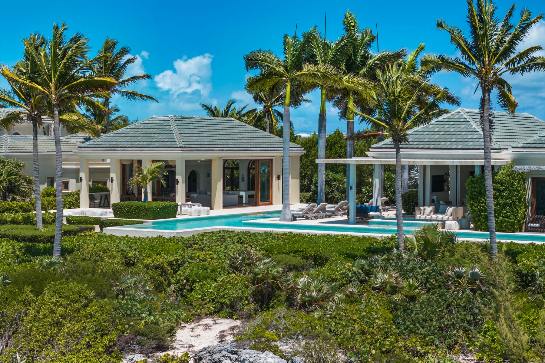 La Dolce Vita Beachfront Estate