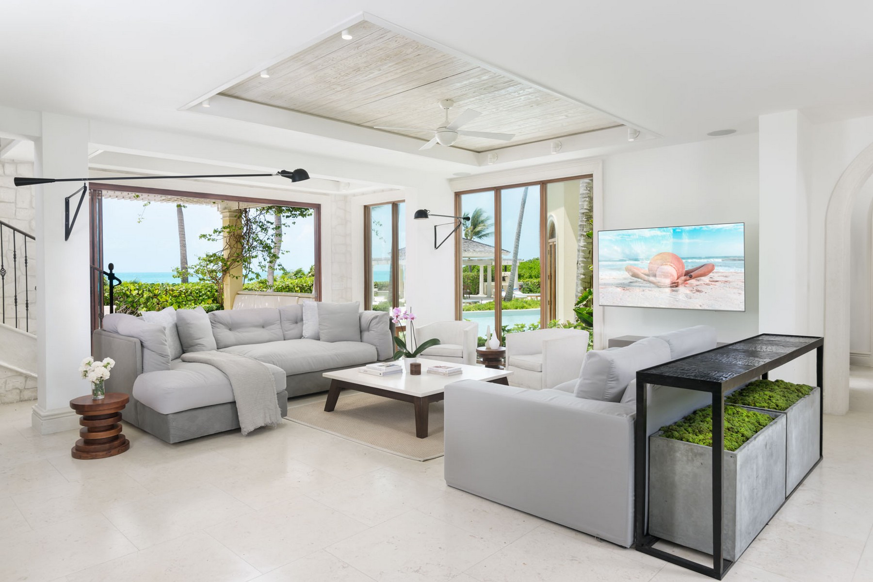 La Dolce Vita Beachfront Estate