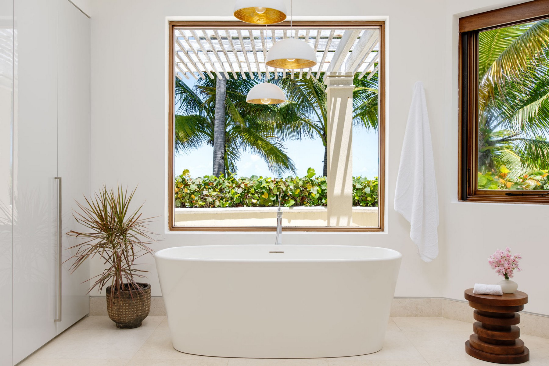 La Dolce Vita Beachfront Estate