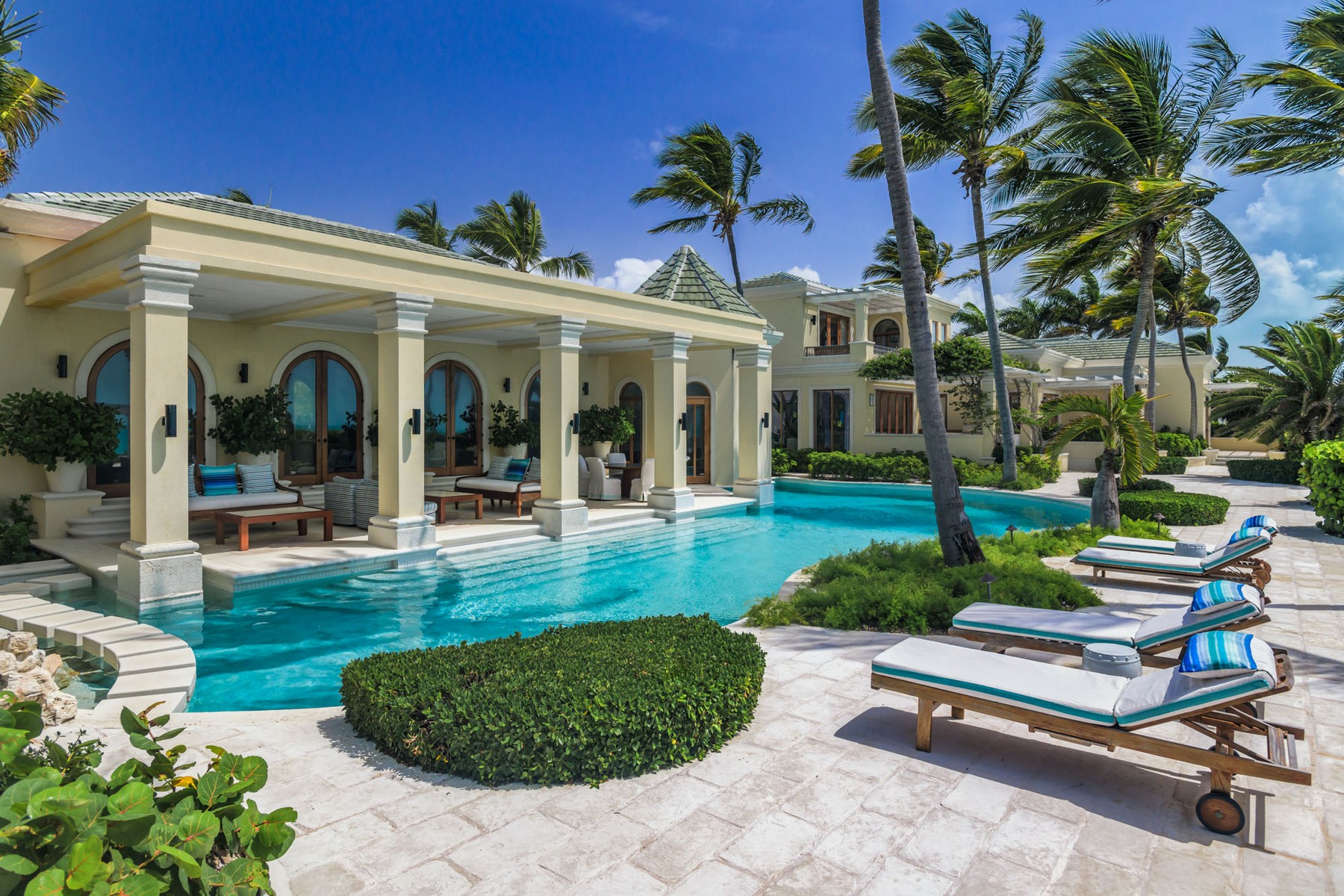 La Dolce Vita Beachfront Estate