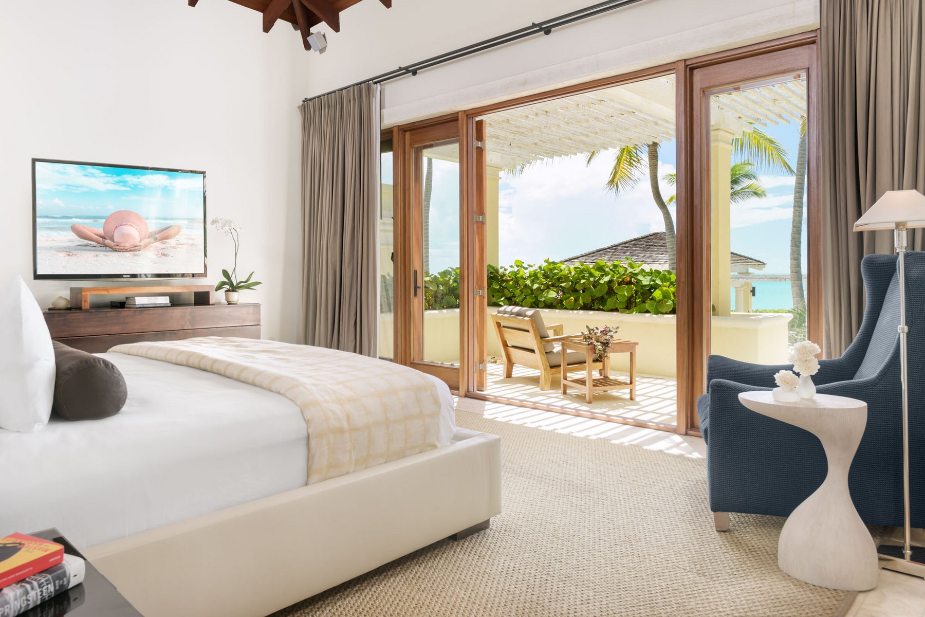 La Dolce Vita Beachfront Estate