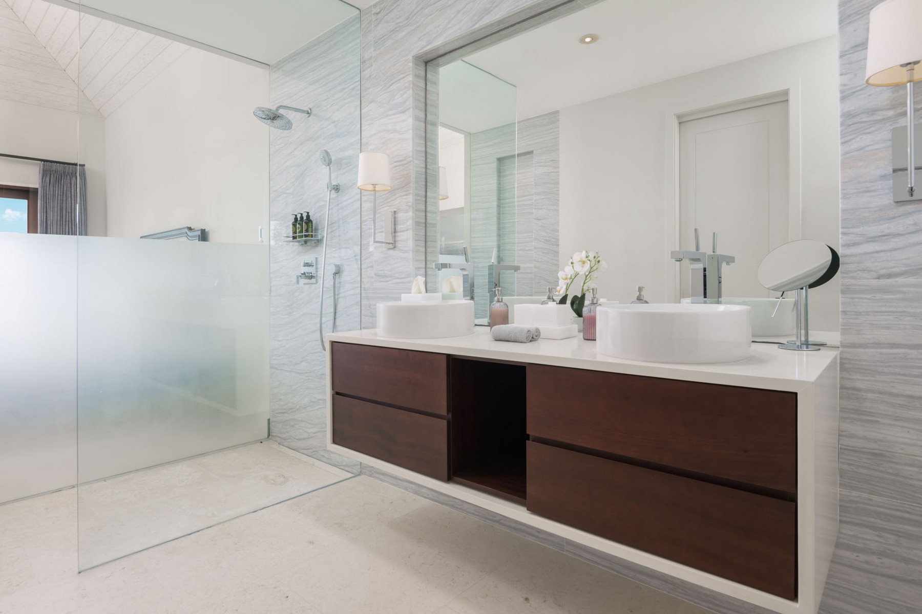 La Dolce Vita Beachfront Estate