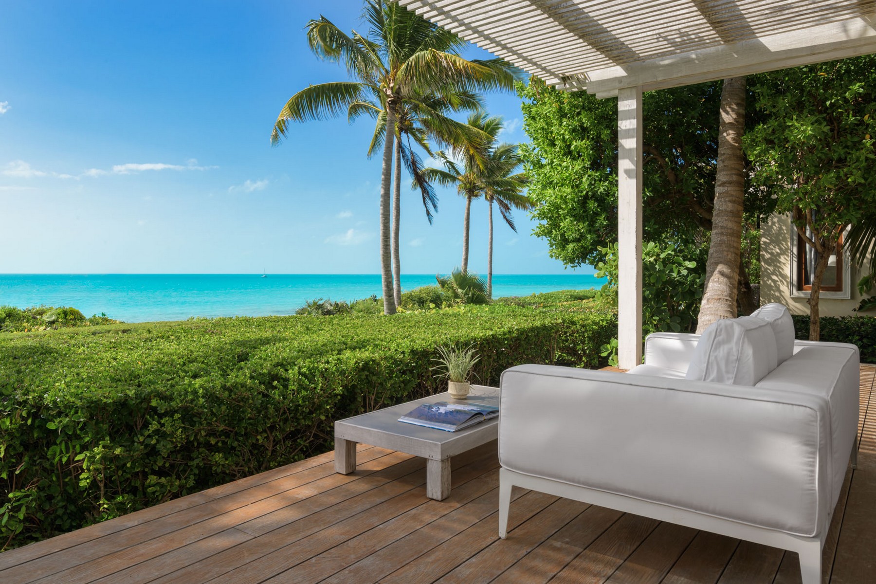 La Dolce Vita Beachfront Estate