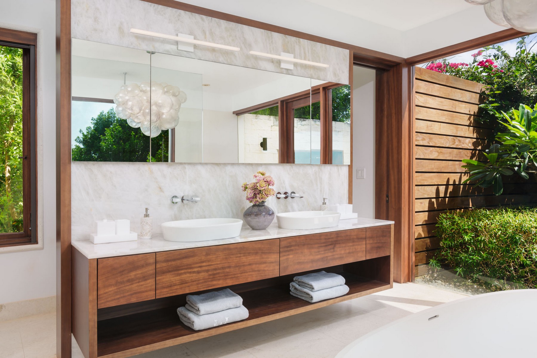 La Dolce Vita Beachfront Estate