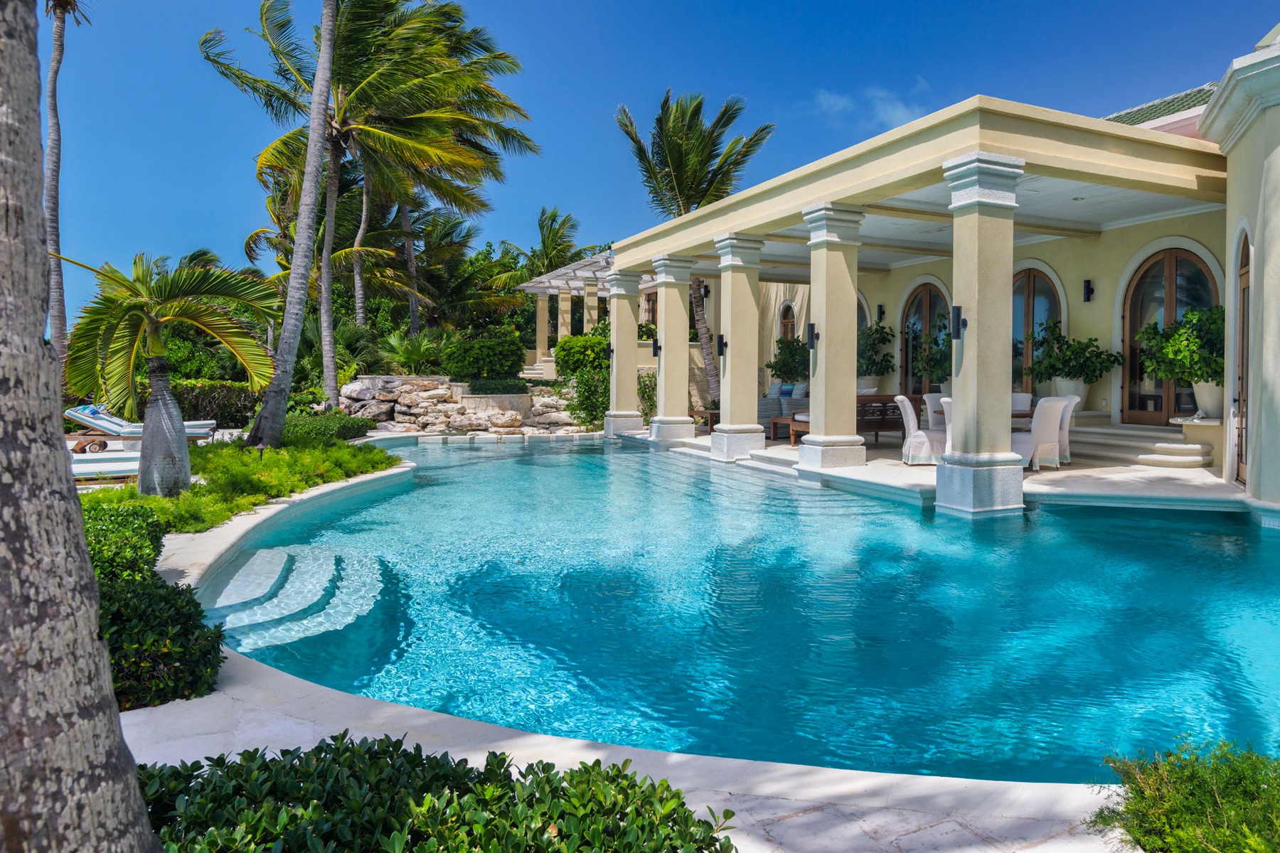 La Dolce Vita Beachfront Estate