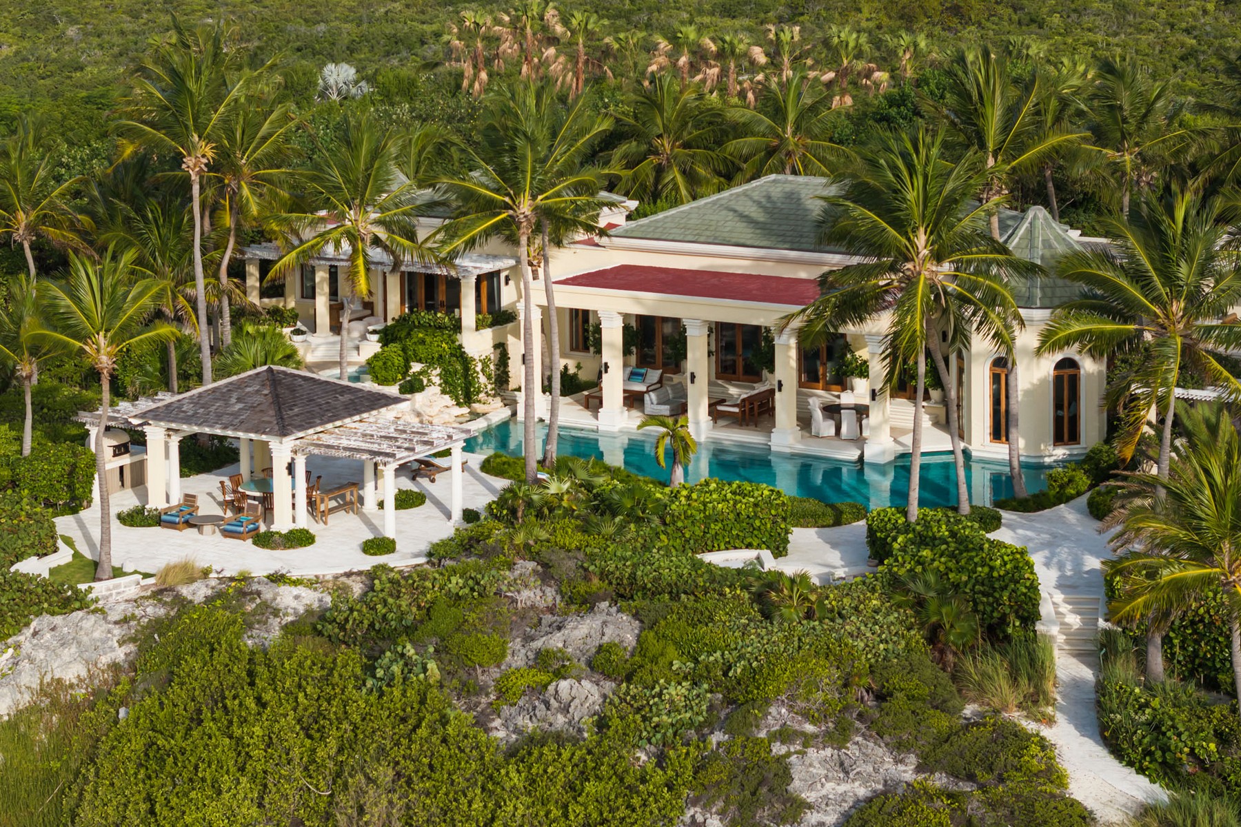 La Dolce Vita Beachfront Estate