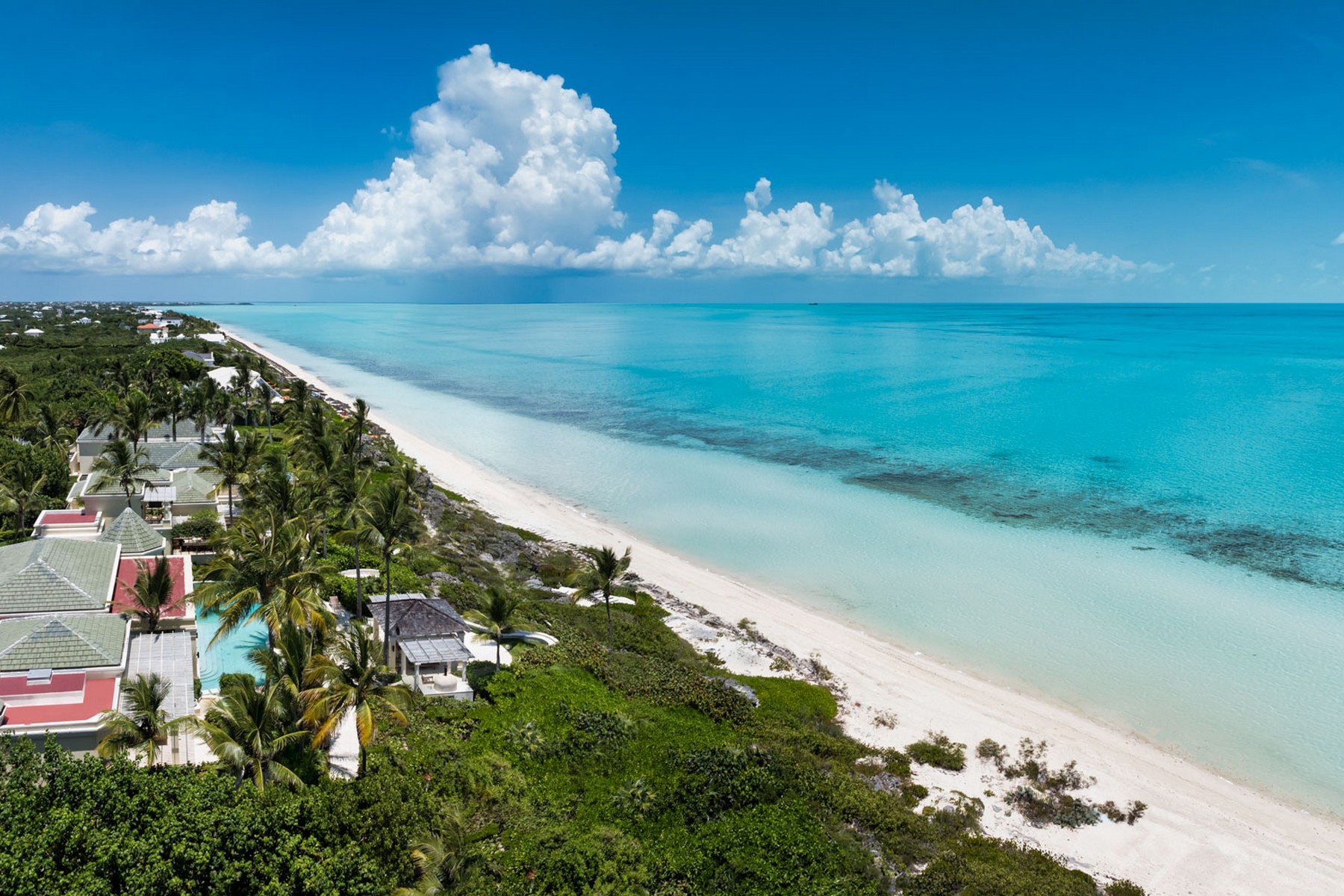 La Dolce Vita Beachfront Estate