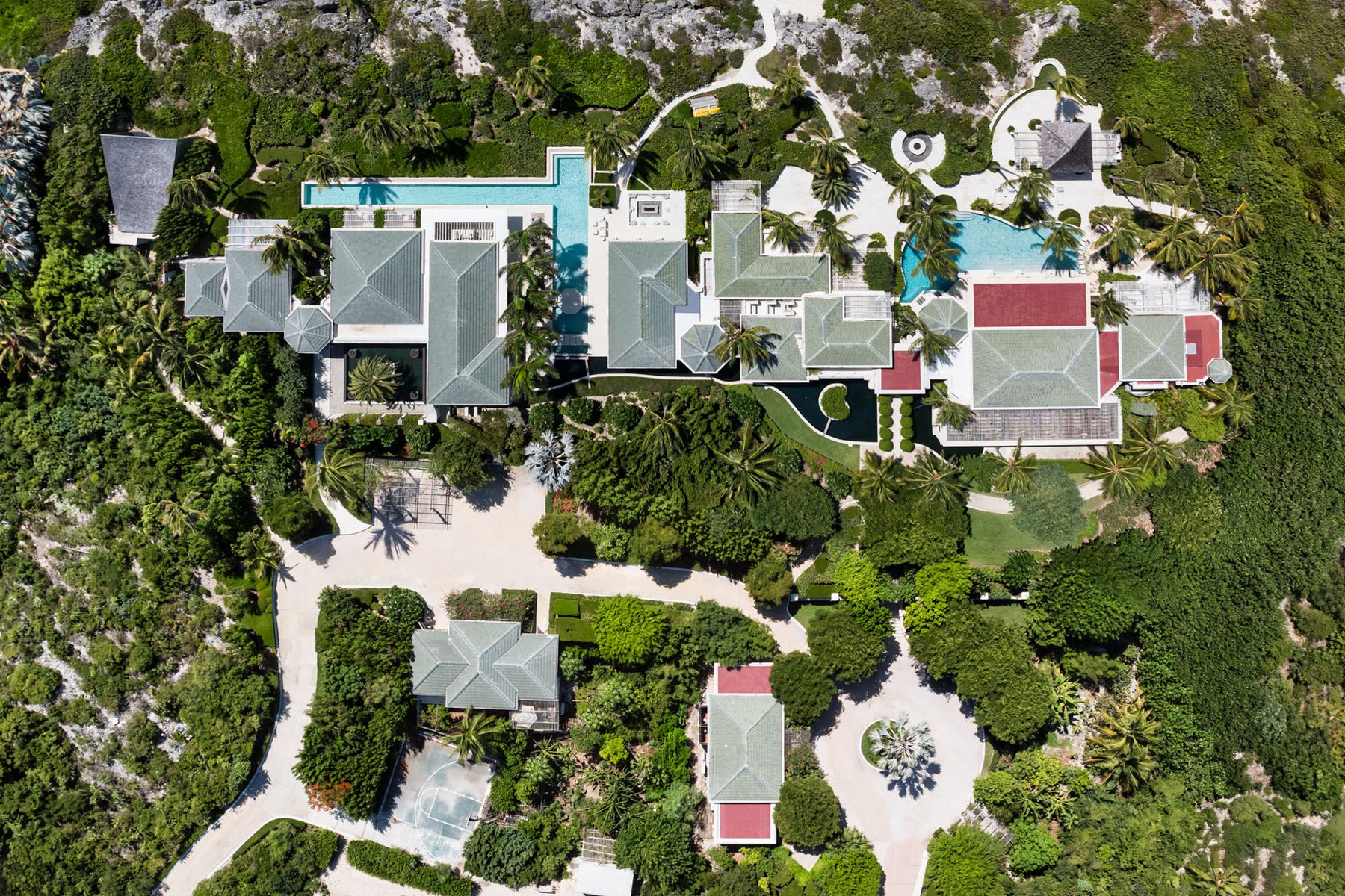 La Dolce Vita Beachfront Estate