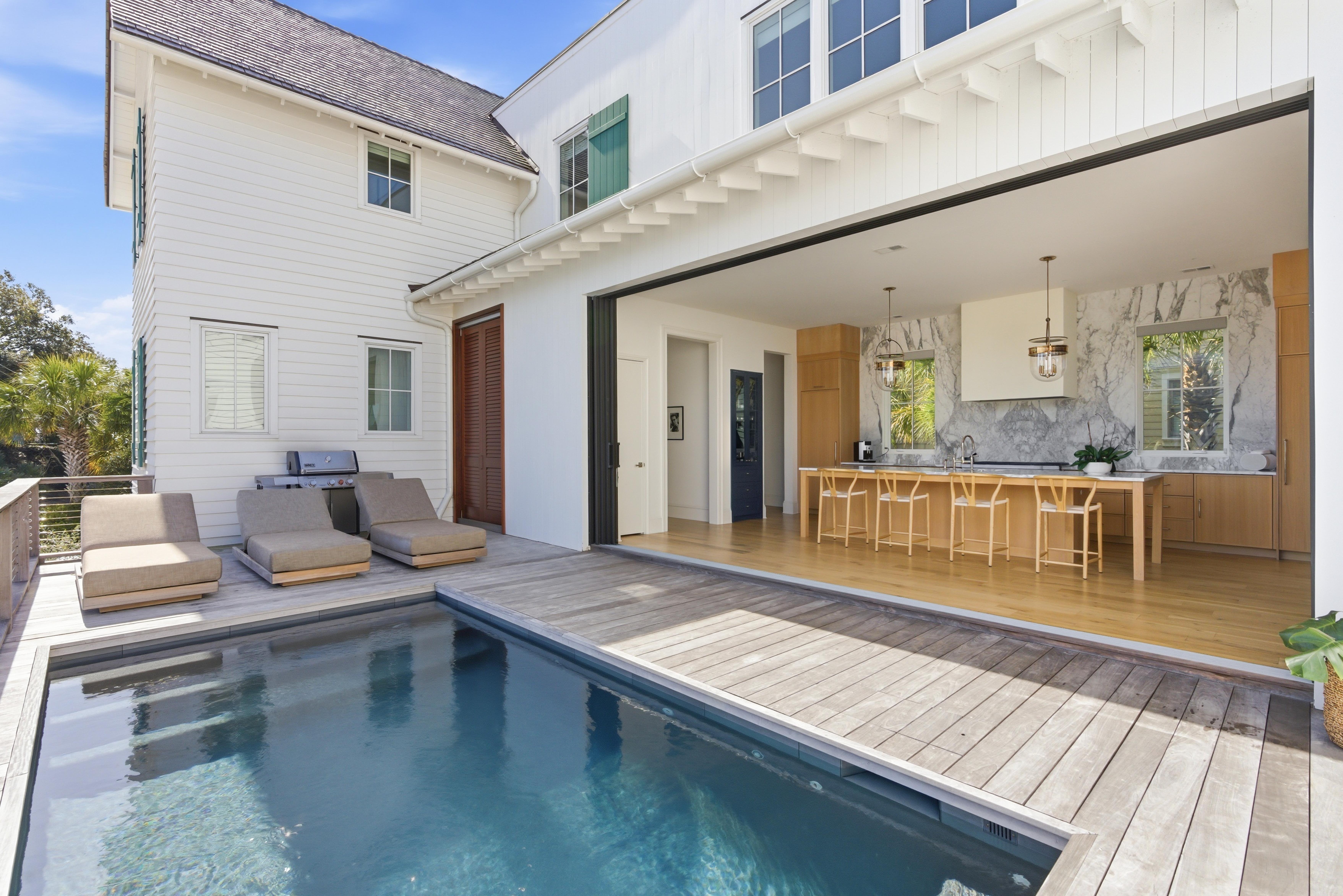 120 Palm Boulevard