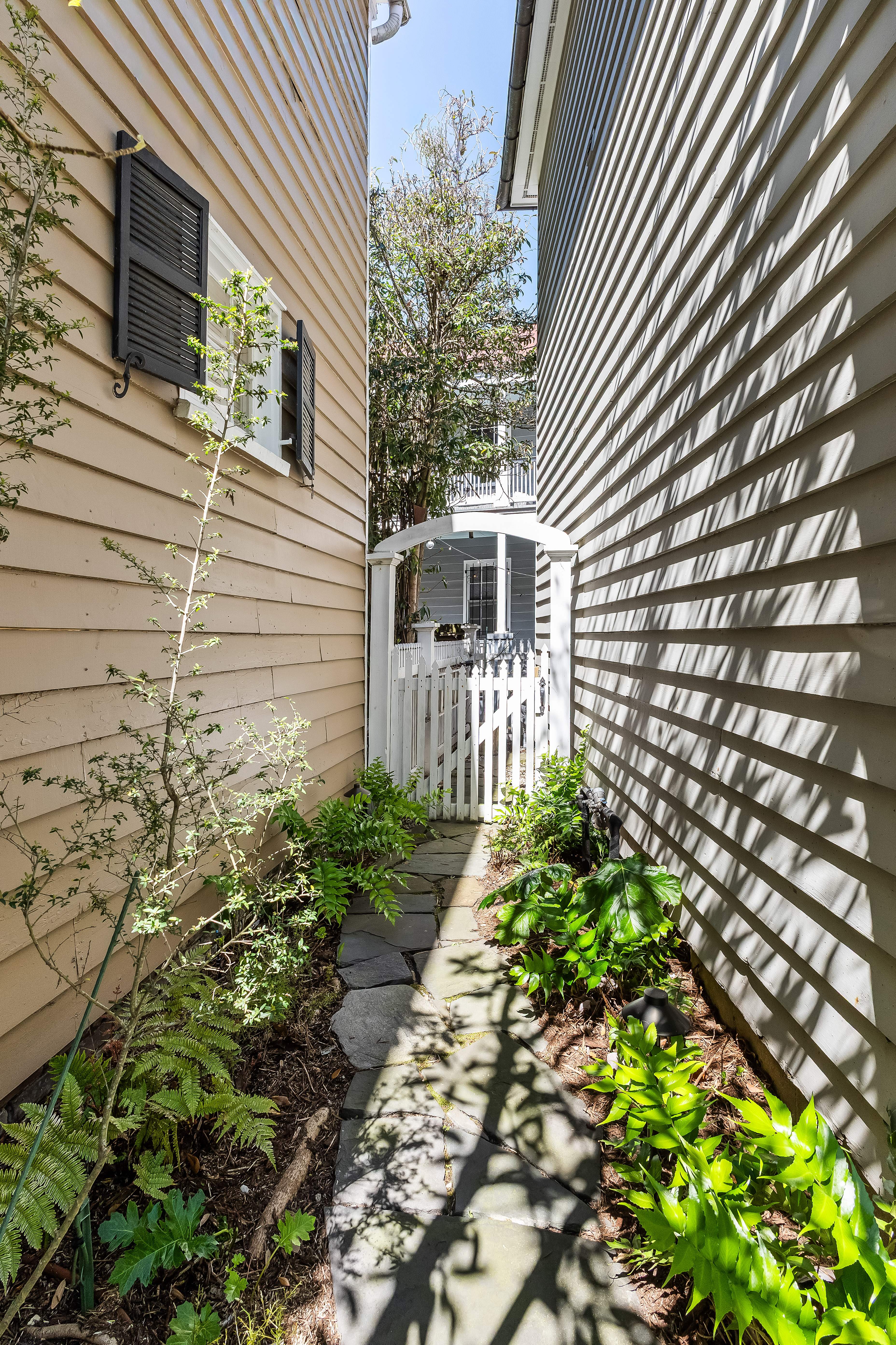 28 Warren Street