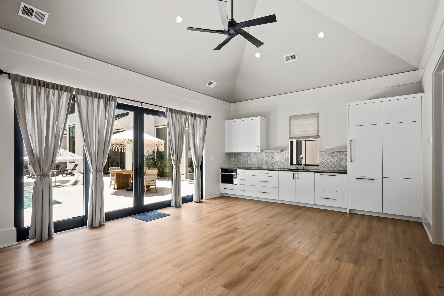 700 Stucco Lane
