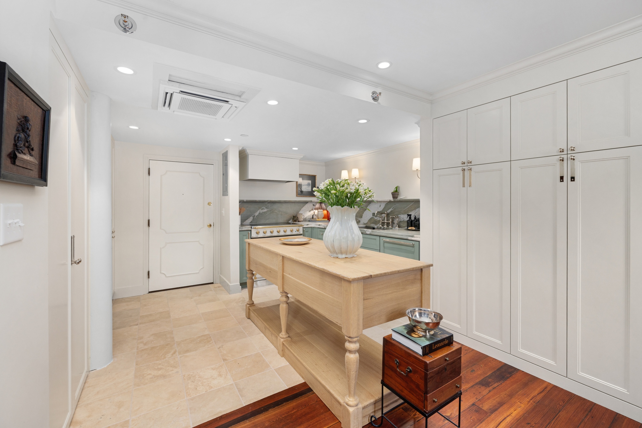 3 Queen Street 209
