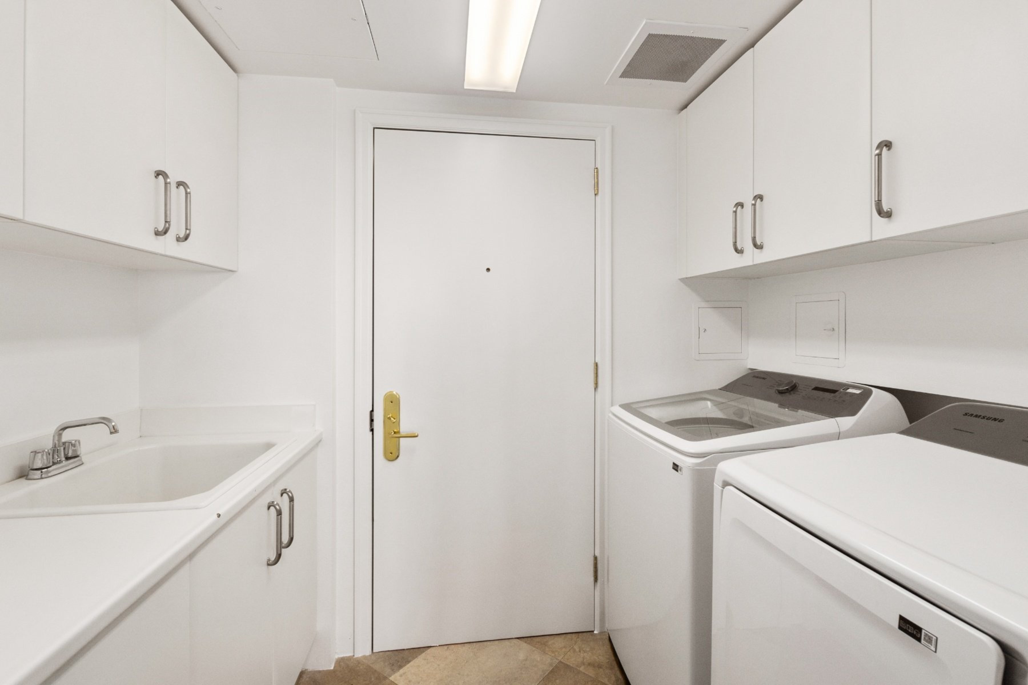 2877 Paradise Road, #2203 
