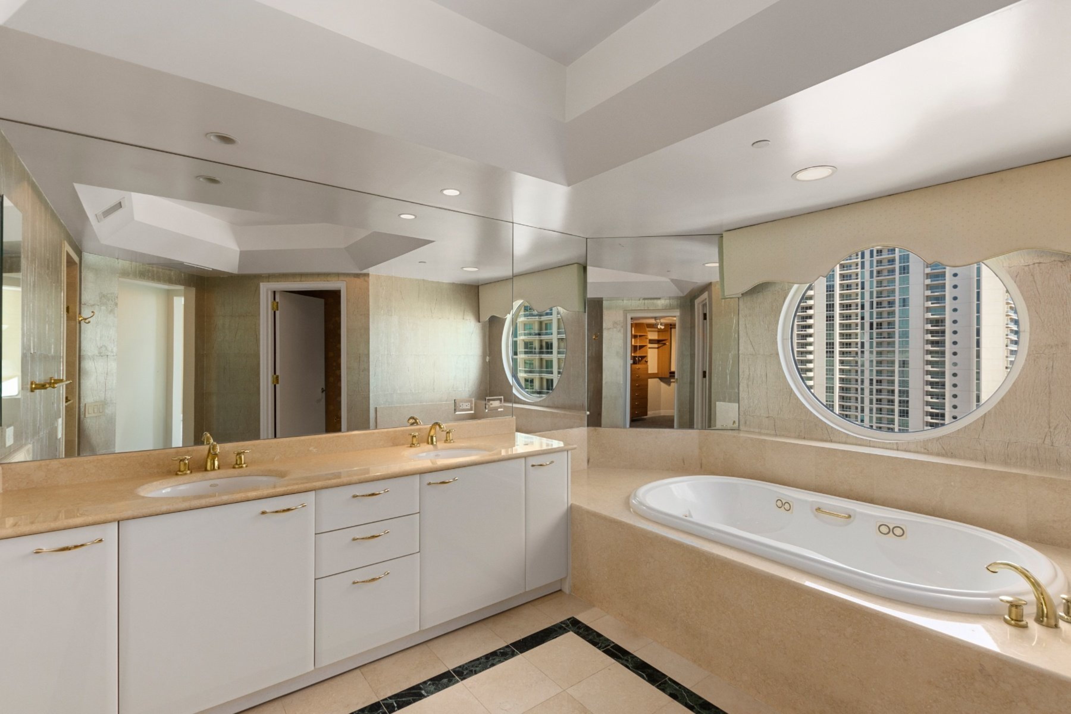 2877 Paradise Road, #2203 