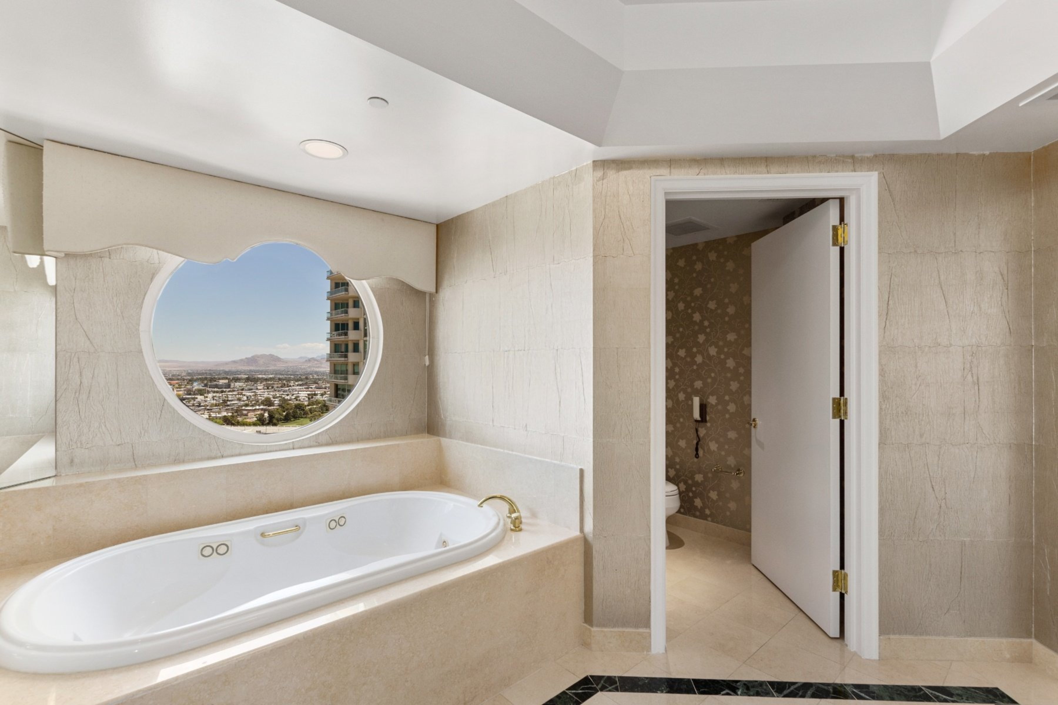 2877 Paradise Road, #2203 