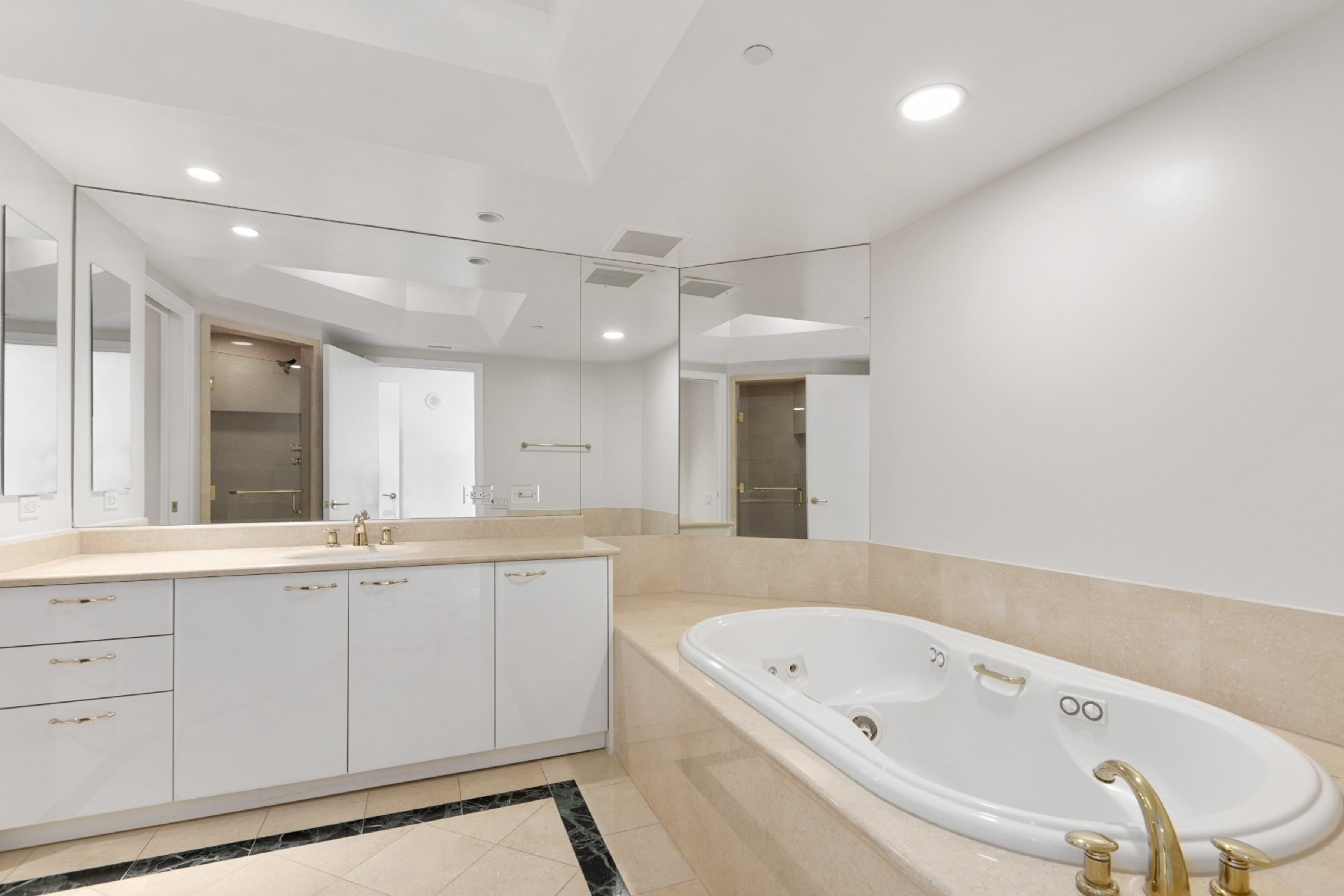 2877 Paradise Road, #2203 