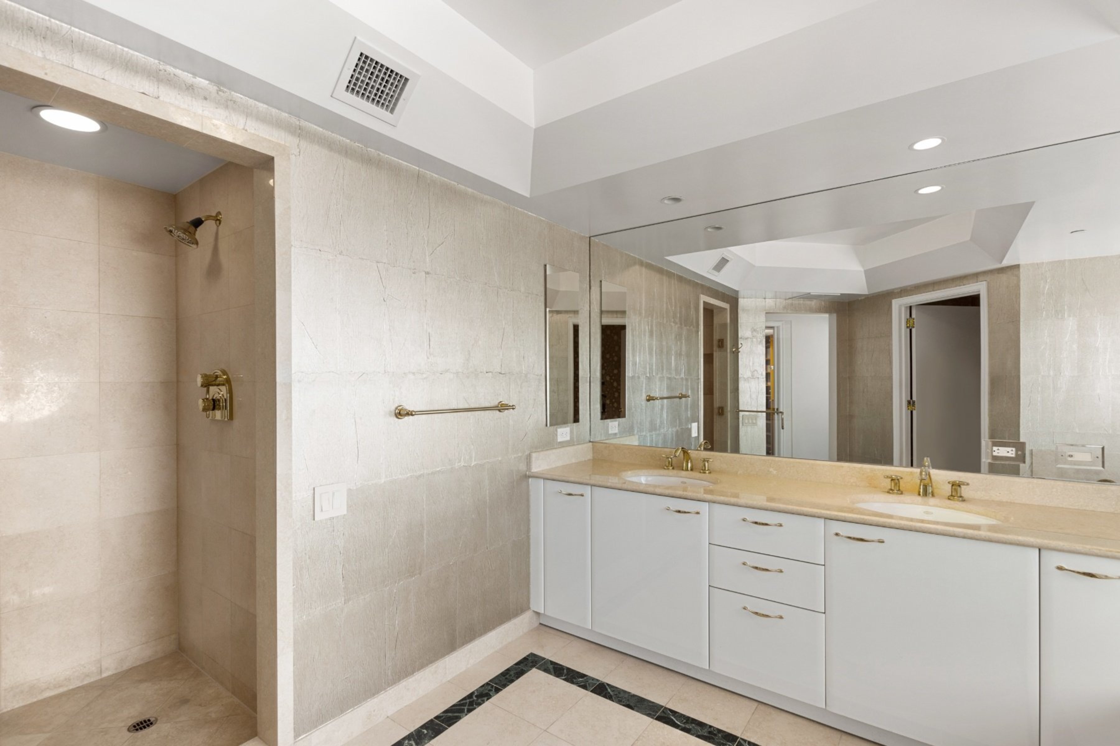 2877 Paradise Road, #2203 
