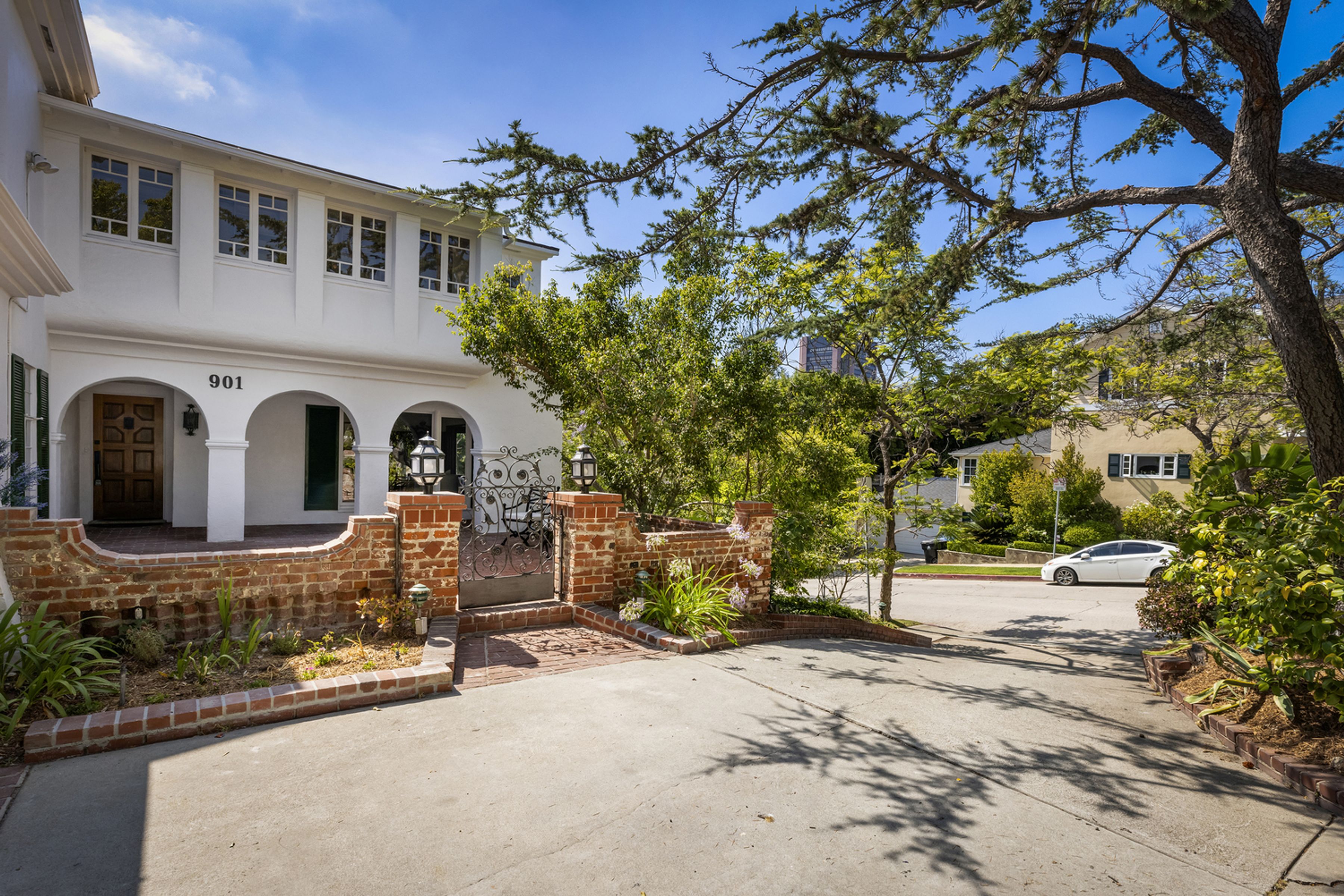901 Malcolm Avenue 
