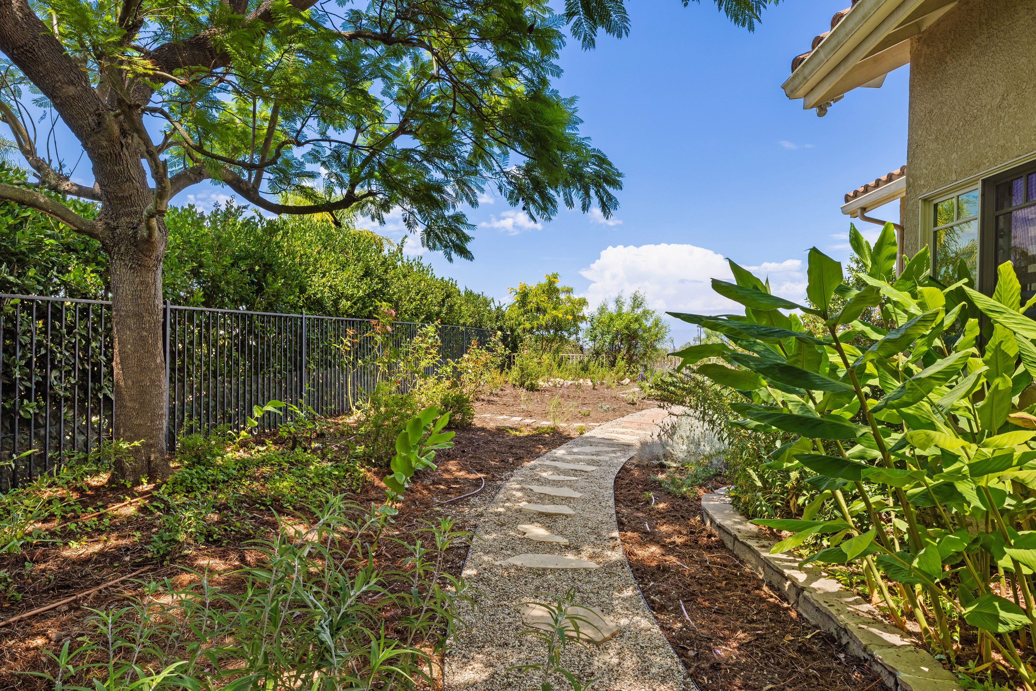 1098 Antelope Place 