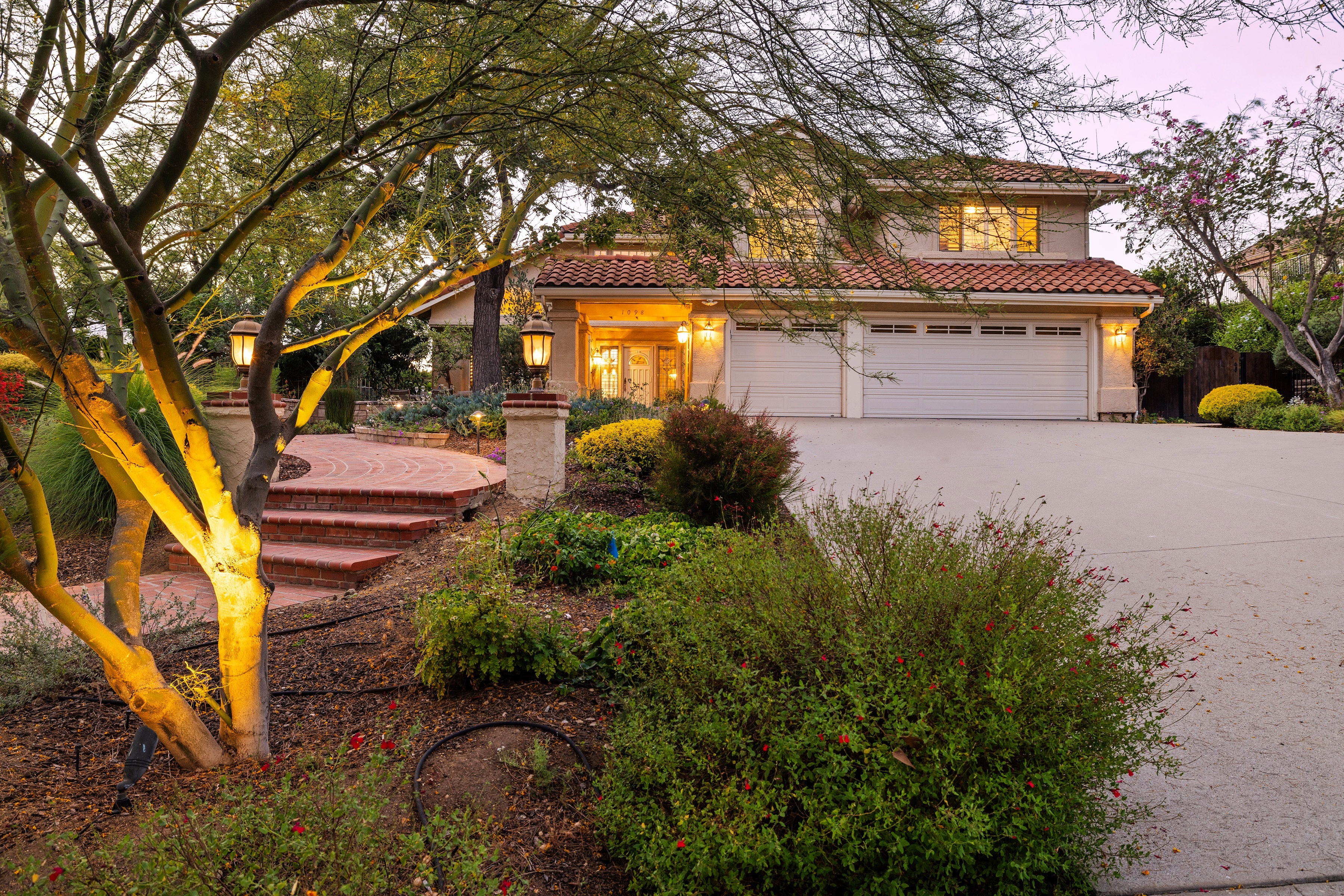 1098 Antelope Place 