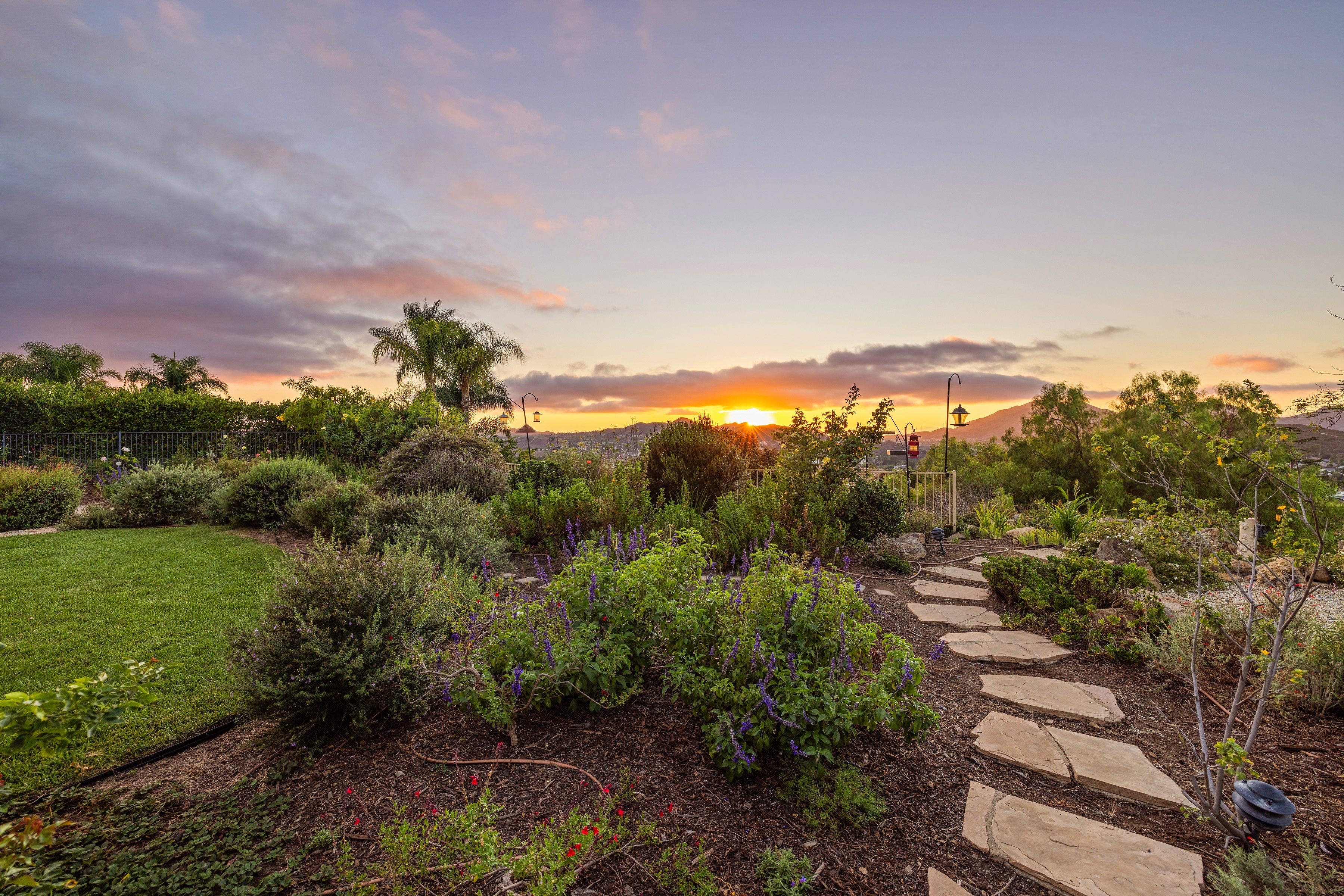 1098 Antelope Place 