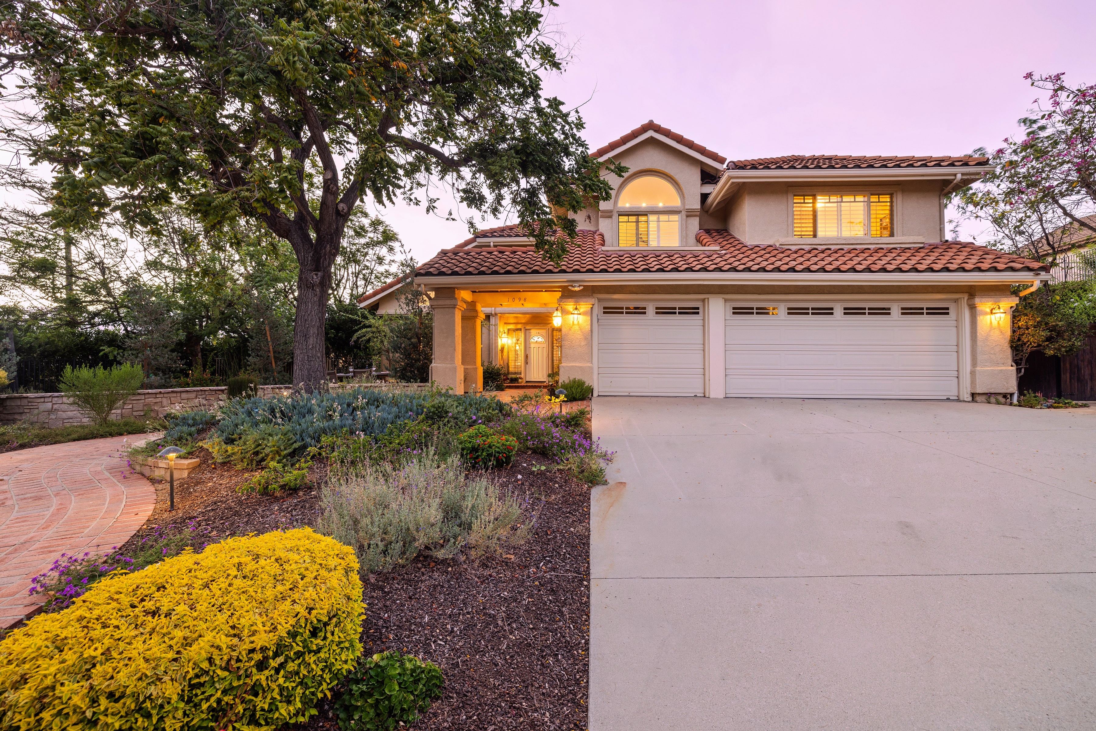 1098 Antelope Place 