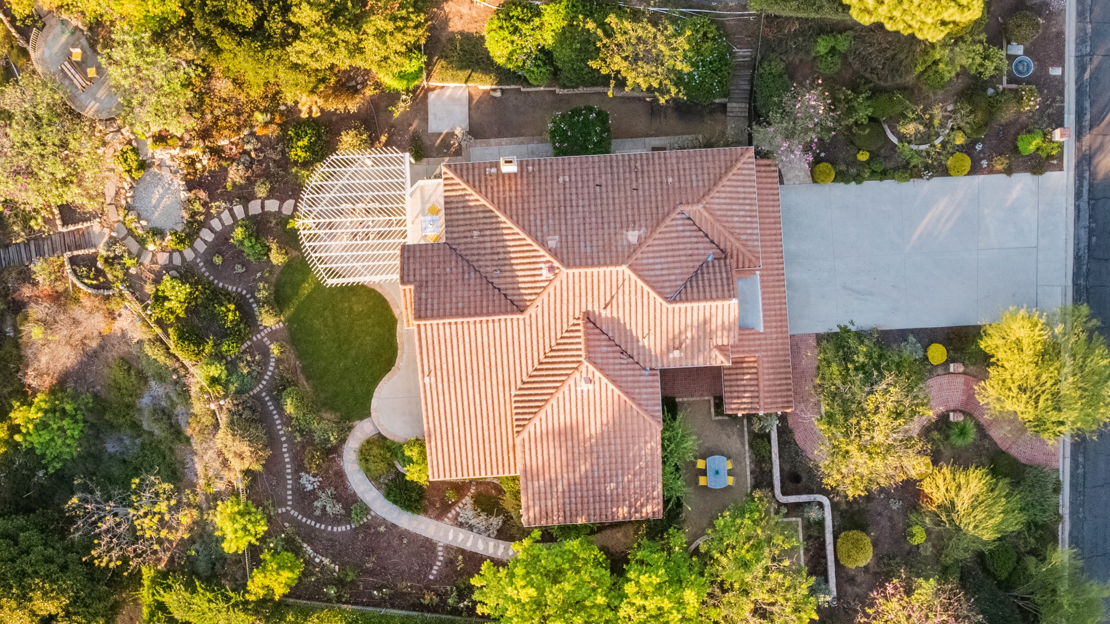 1098 Antelope Place 