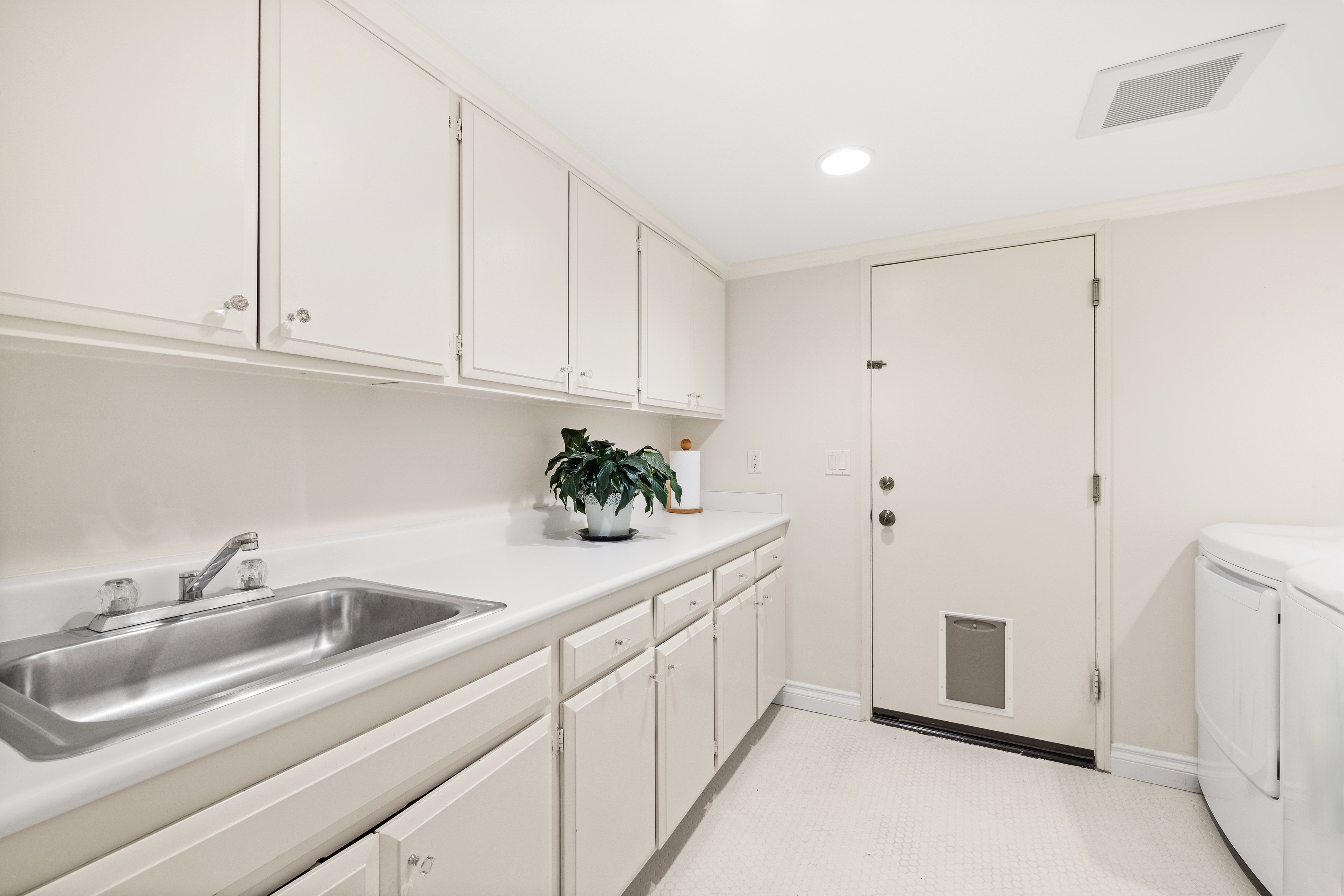 1098 Antelope Place 