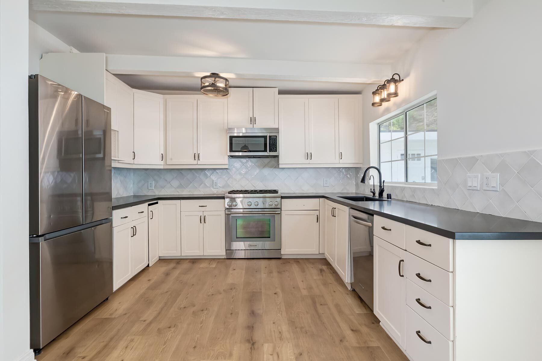 3493 Mandeville Canyon Road 