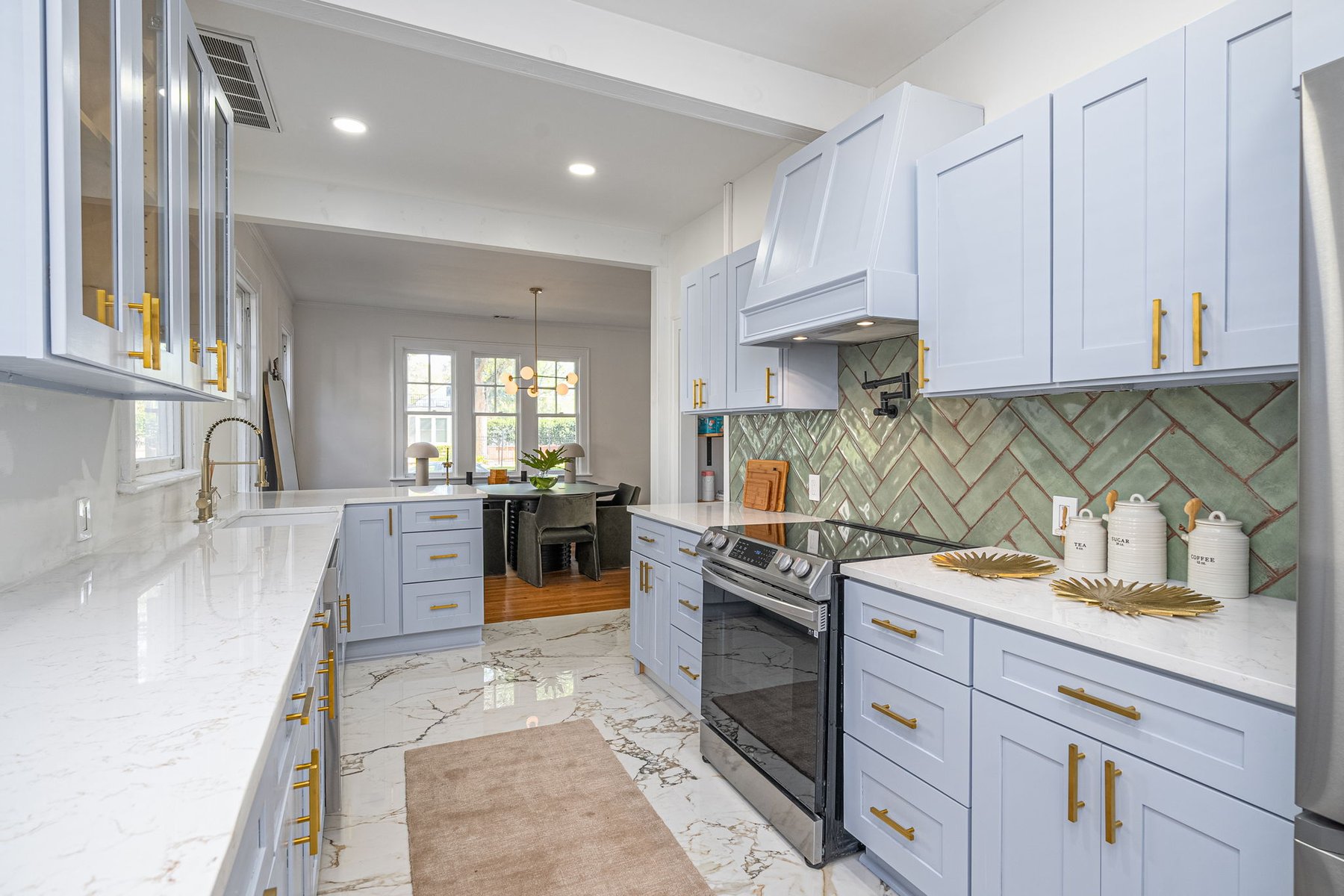 135 E 53rd St