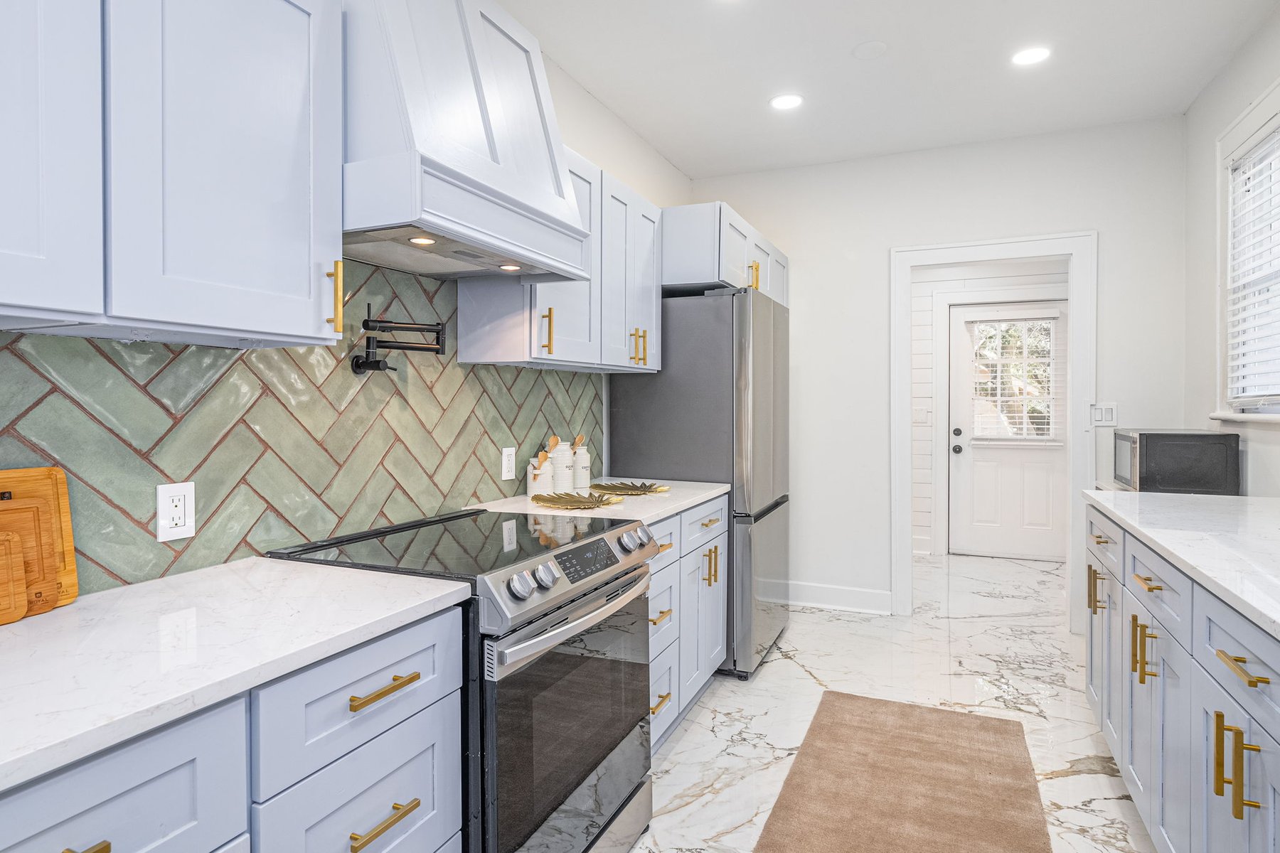135 E 53rd St