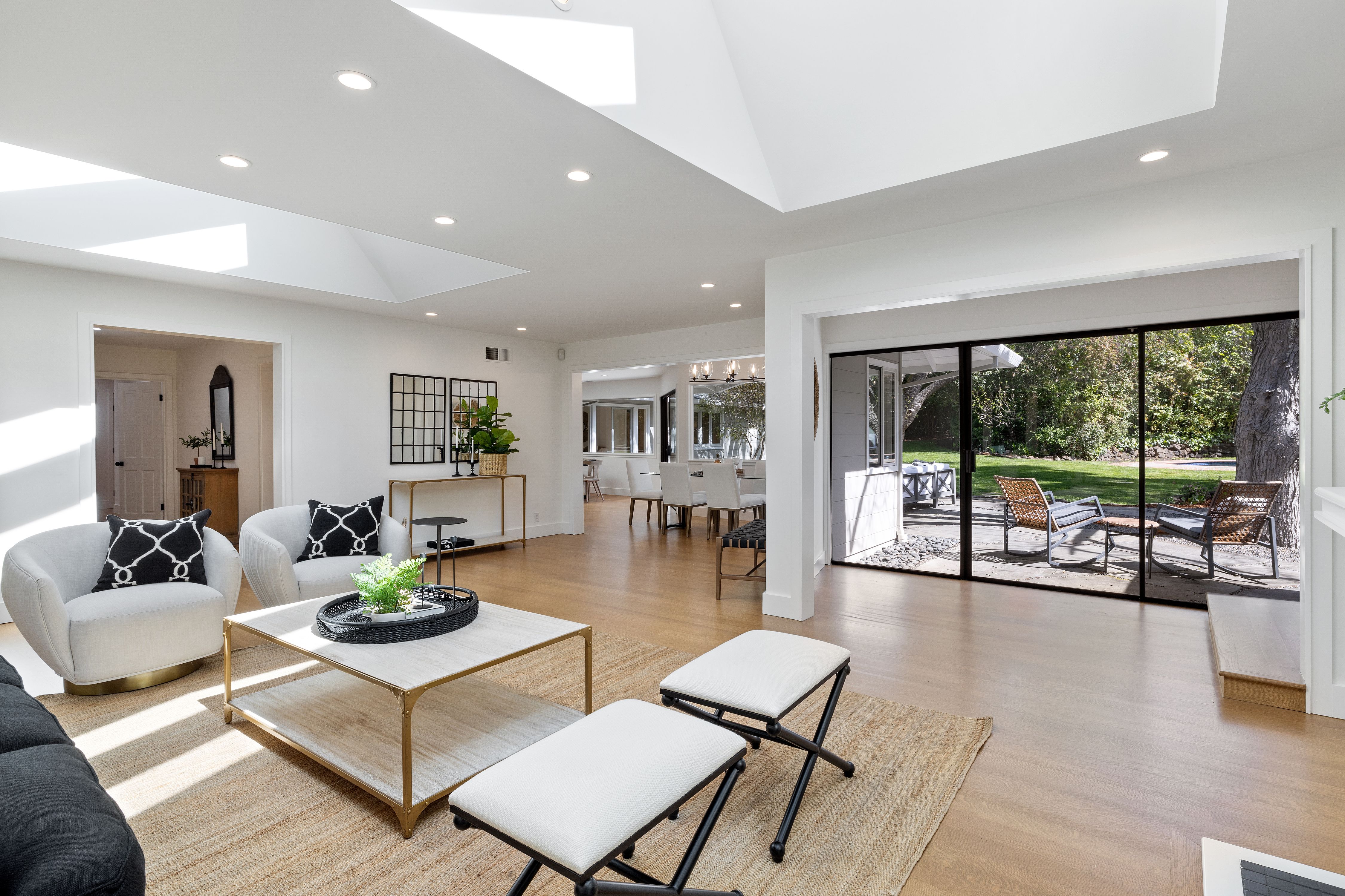 1090 Butterfield Road 