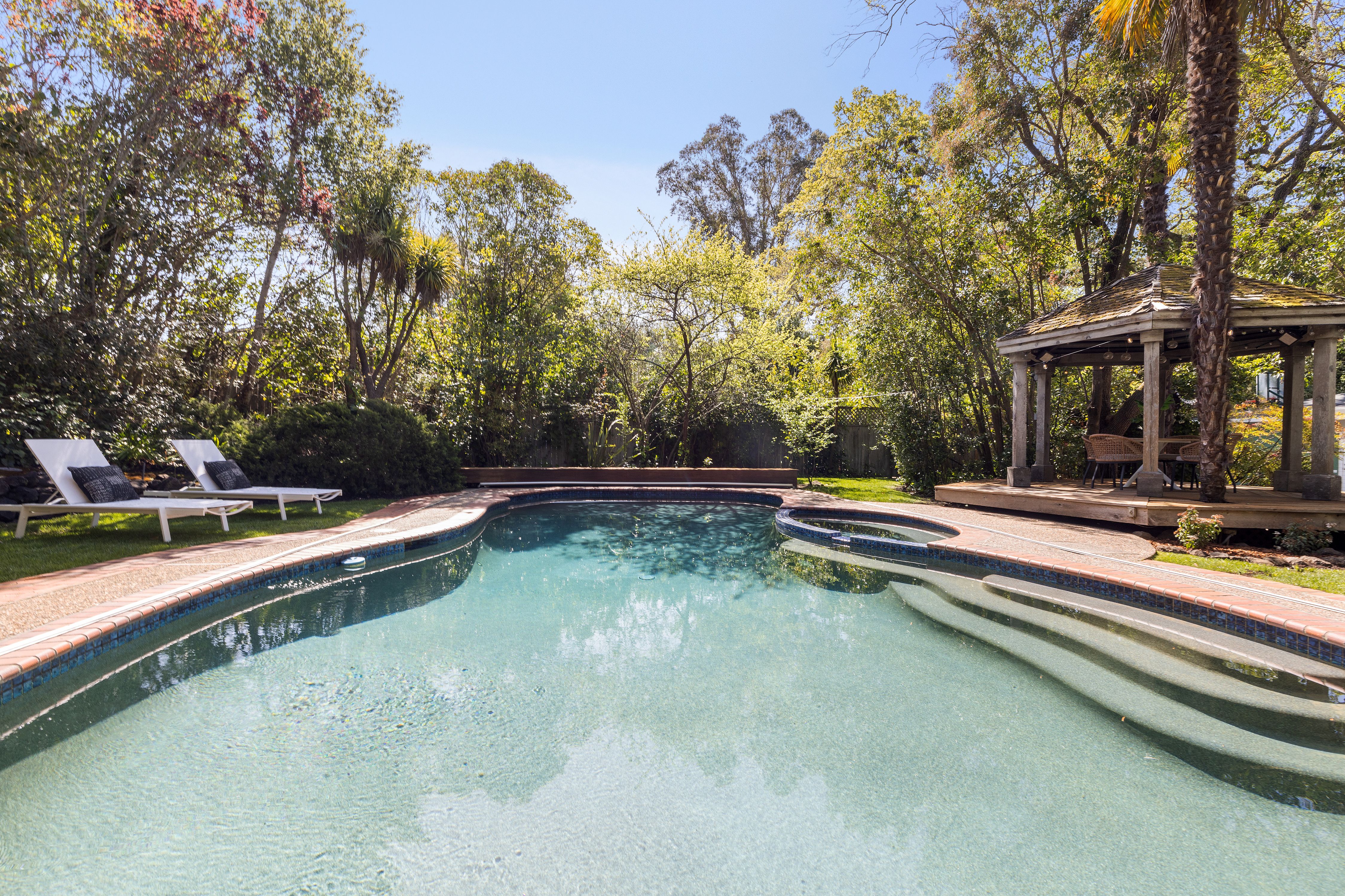 1090 Butterfield Road 