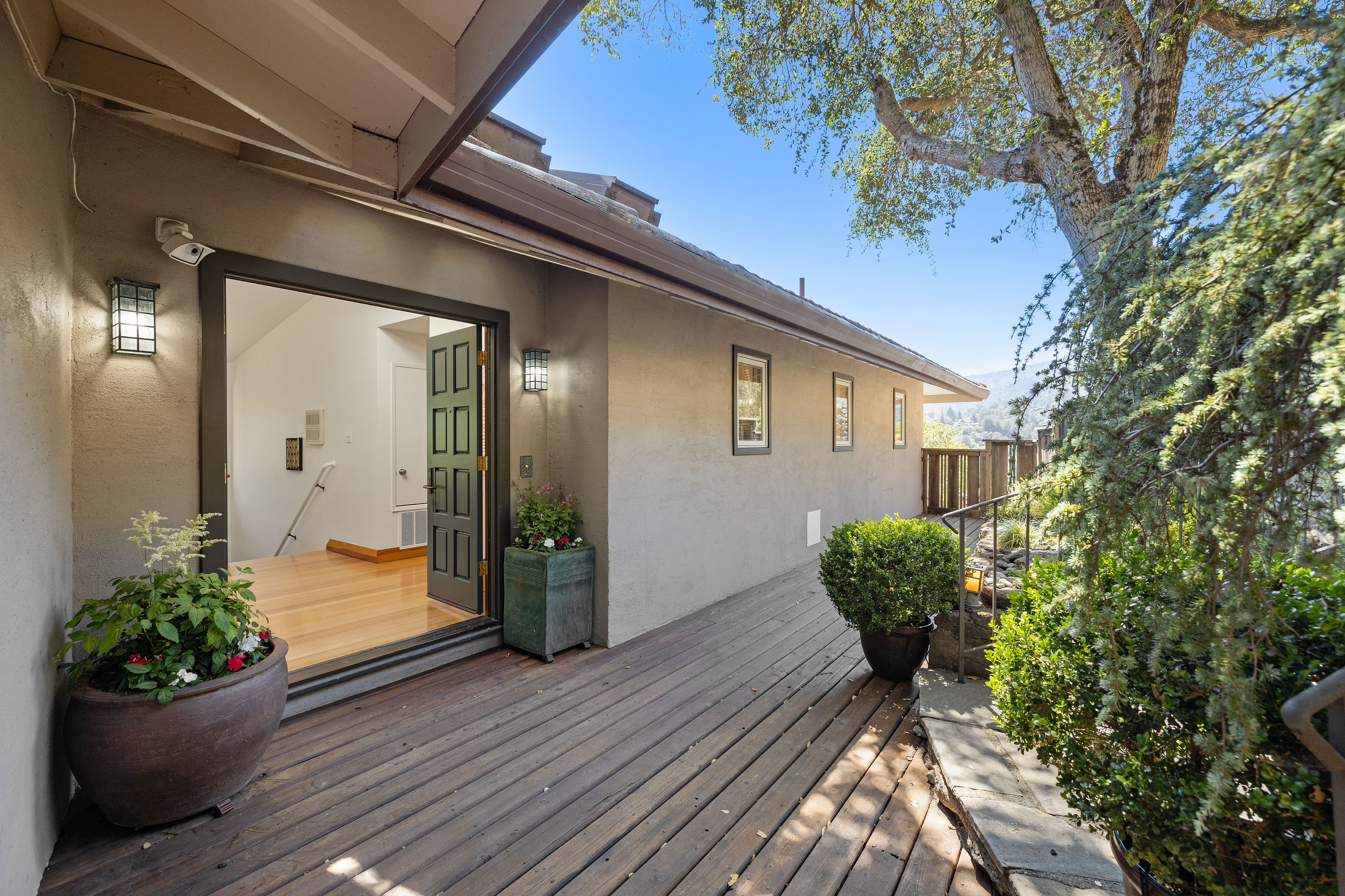 60 Greenwood Way 