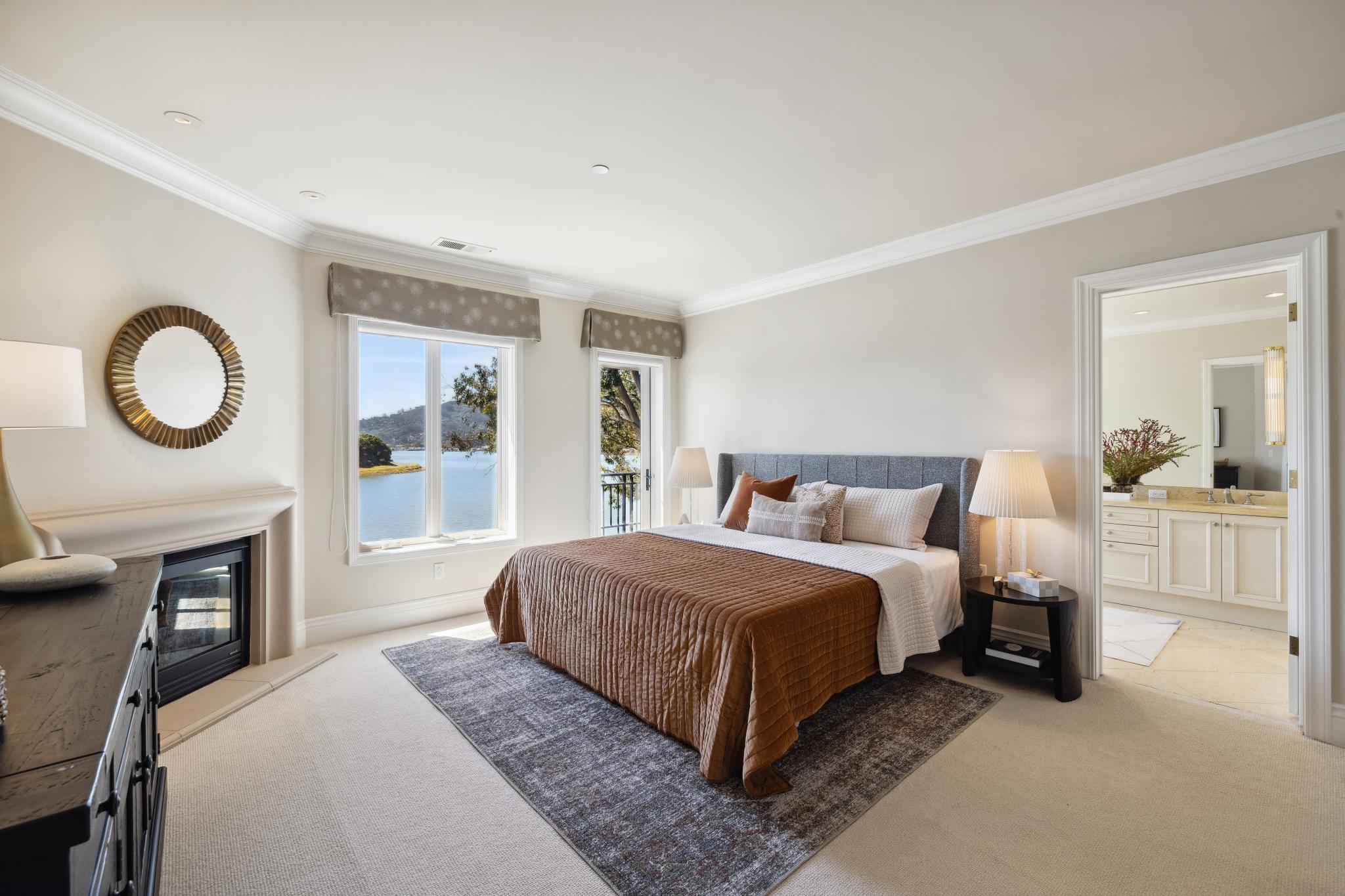 84 De Silva Island Drive 